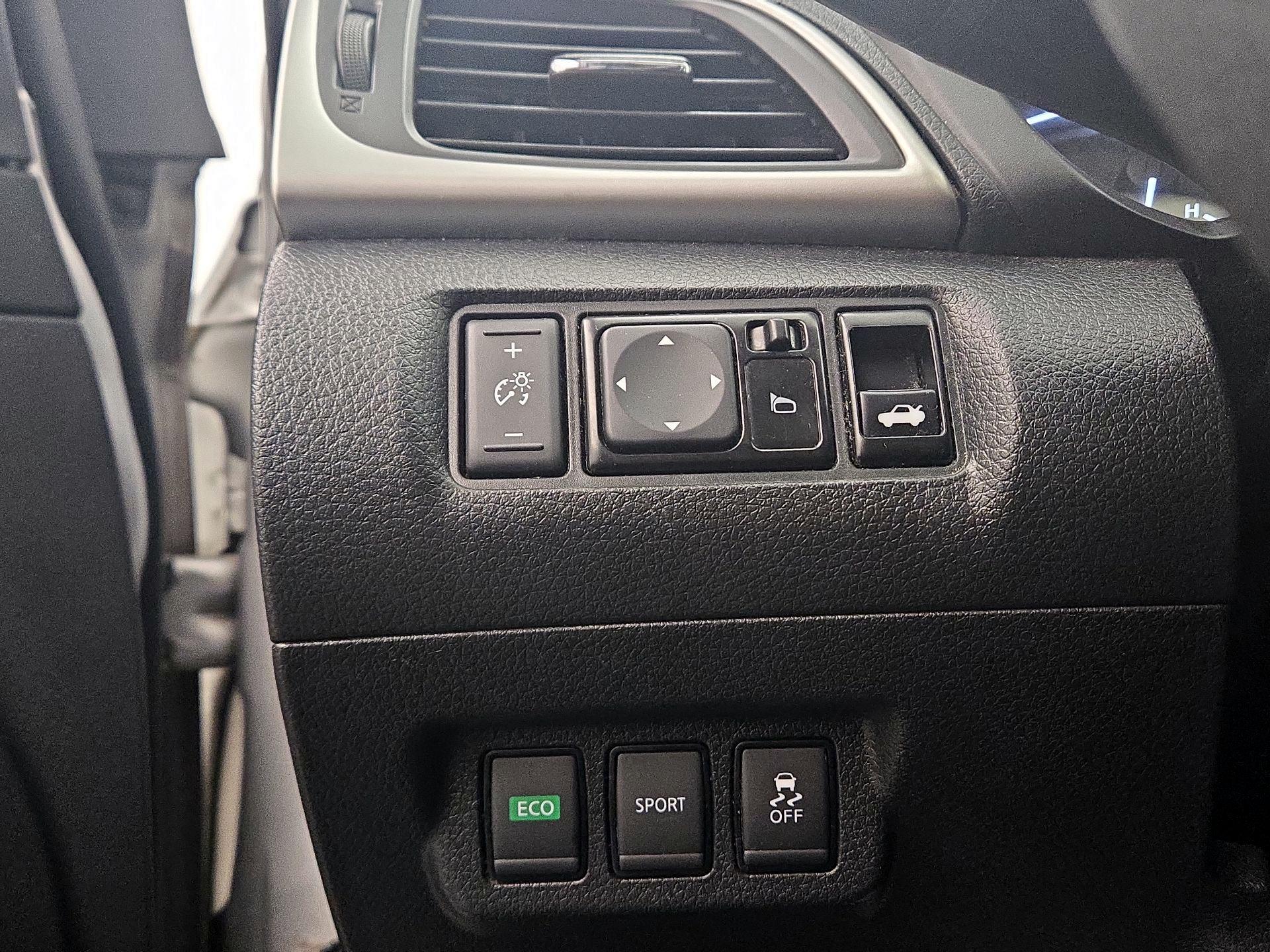 Thumbnail: 2017 Nissan Sentra - 13