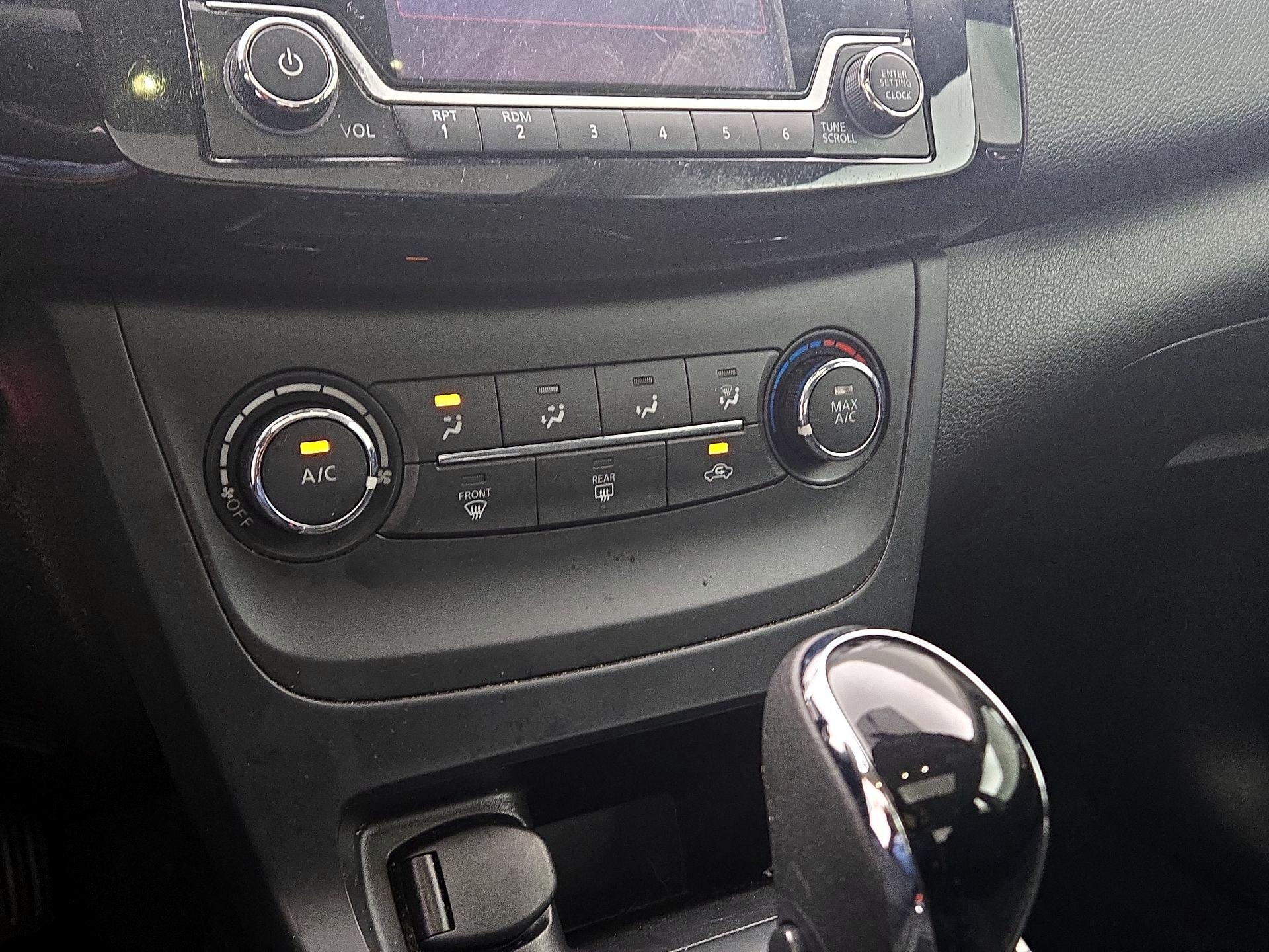 Thumbnail: 2017 Nissan Sentra - 16