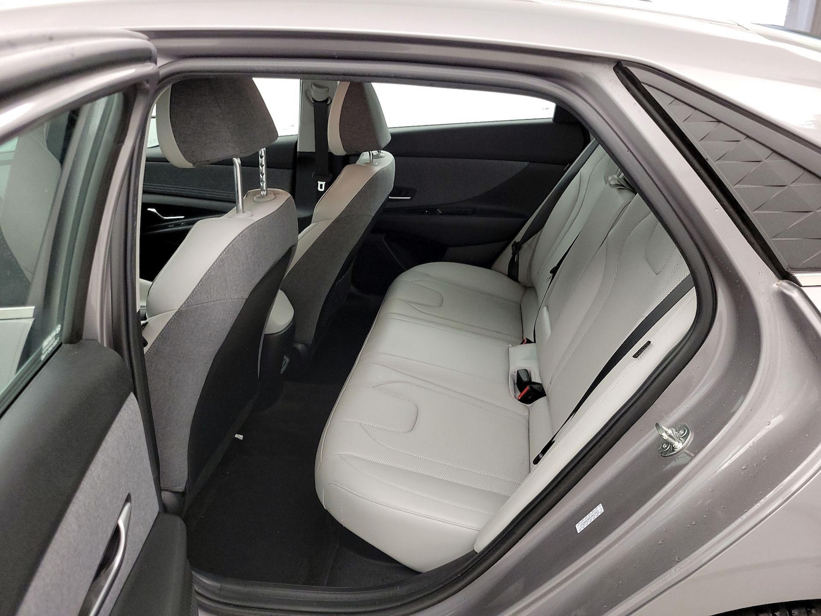 2024 Hyundai Elantra Limited - Photo 22
