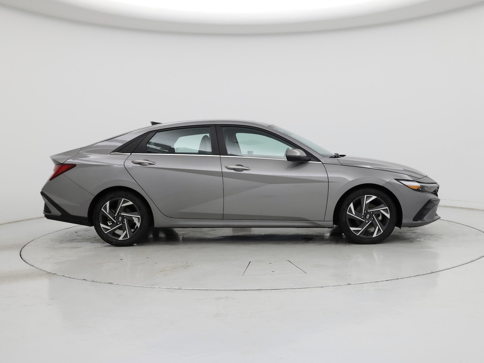 2024 Hyundai Elantra Limited - Photo 8