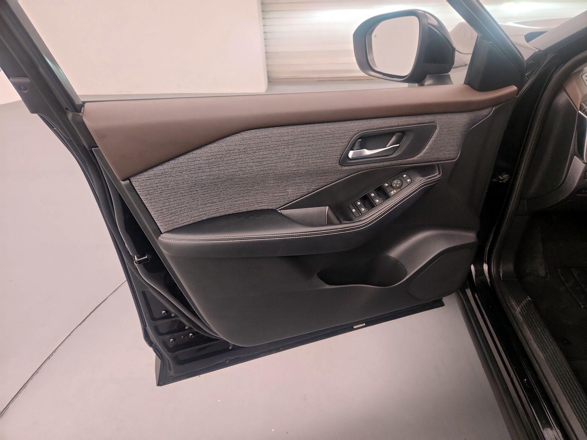 Thumbnail: 2023 Nissan Rogue - 12