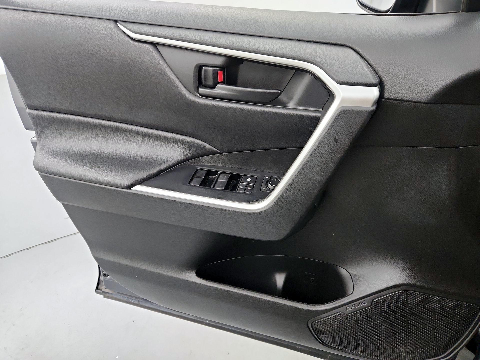 Thumbnail: 2022 Toyota RAV4 - 12