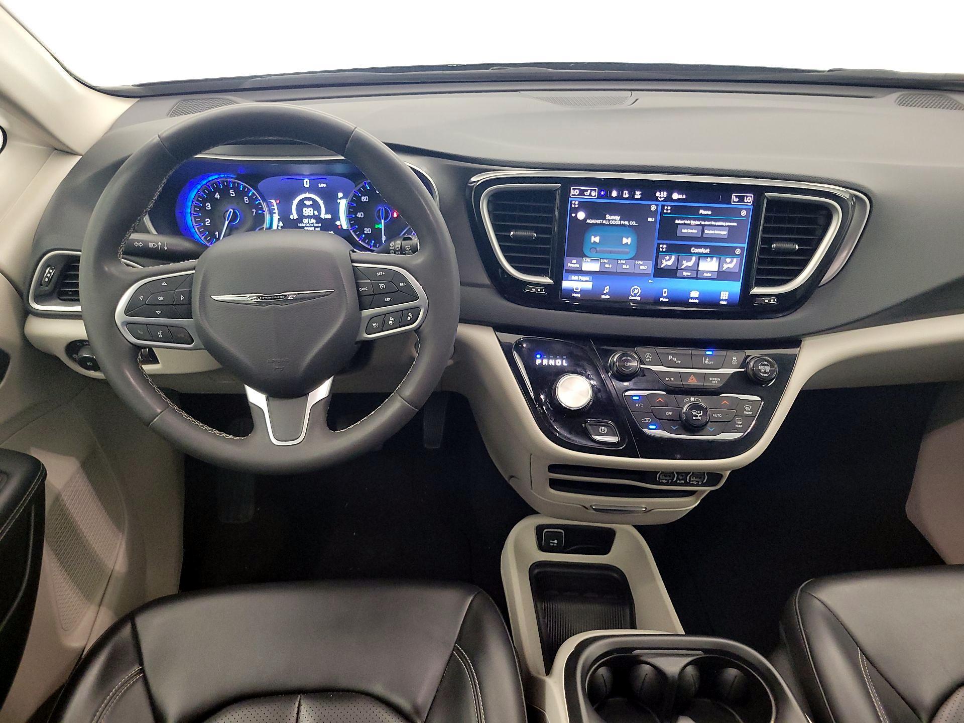 Thumbnail: 2023 Chrysler Pacifica - 9