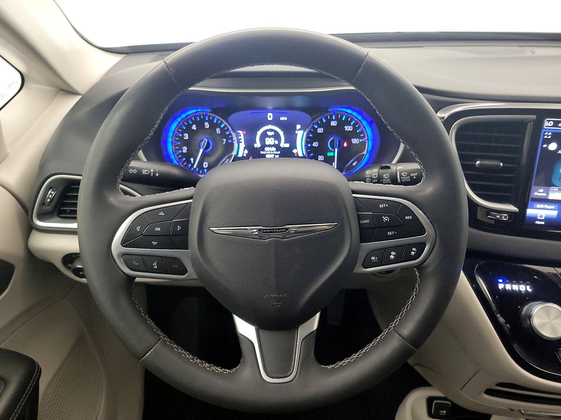 Thumbnail: 2023 Chrysler Pacifica - 10