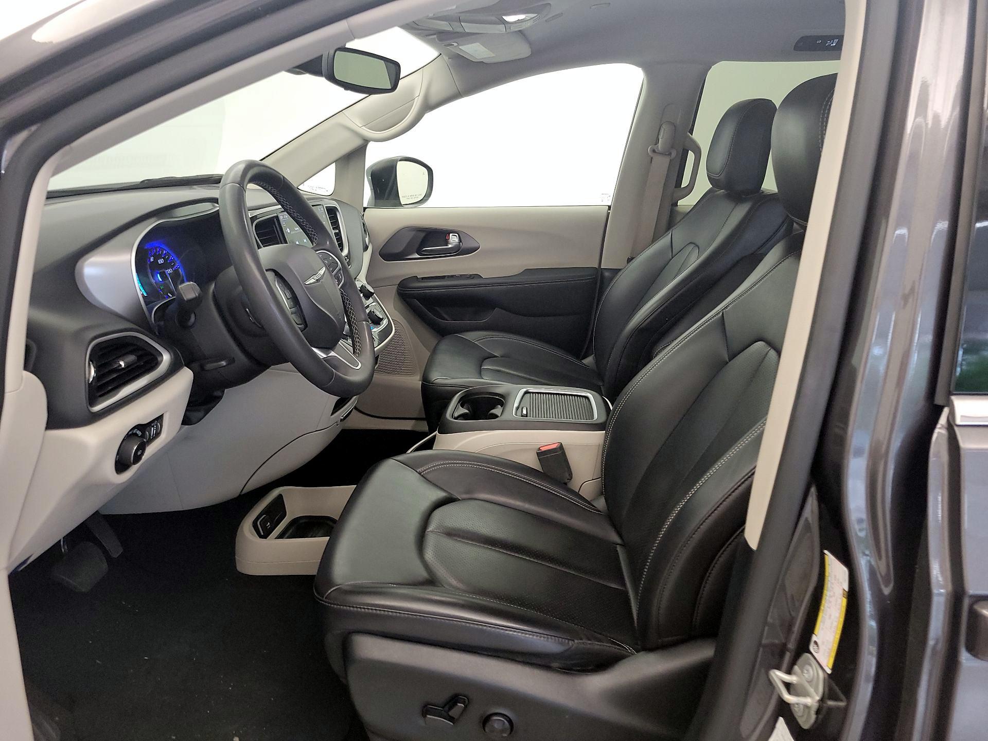 Thumbnail: 2023 Chrysler Pacifica - 11