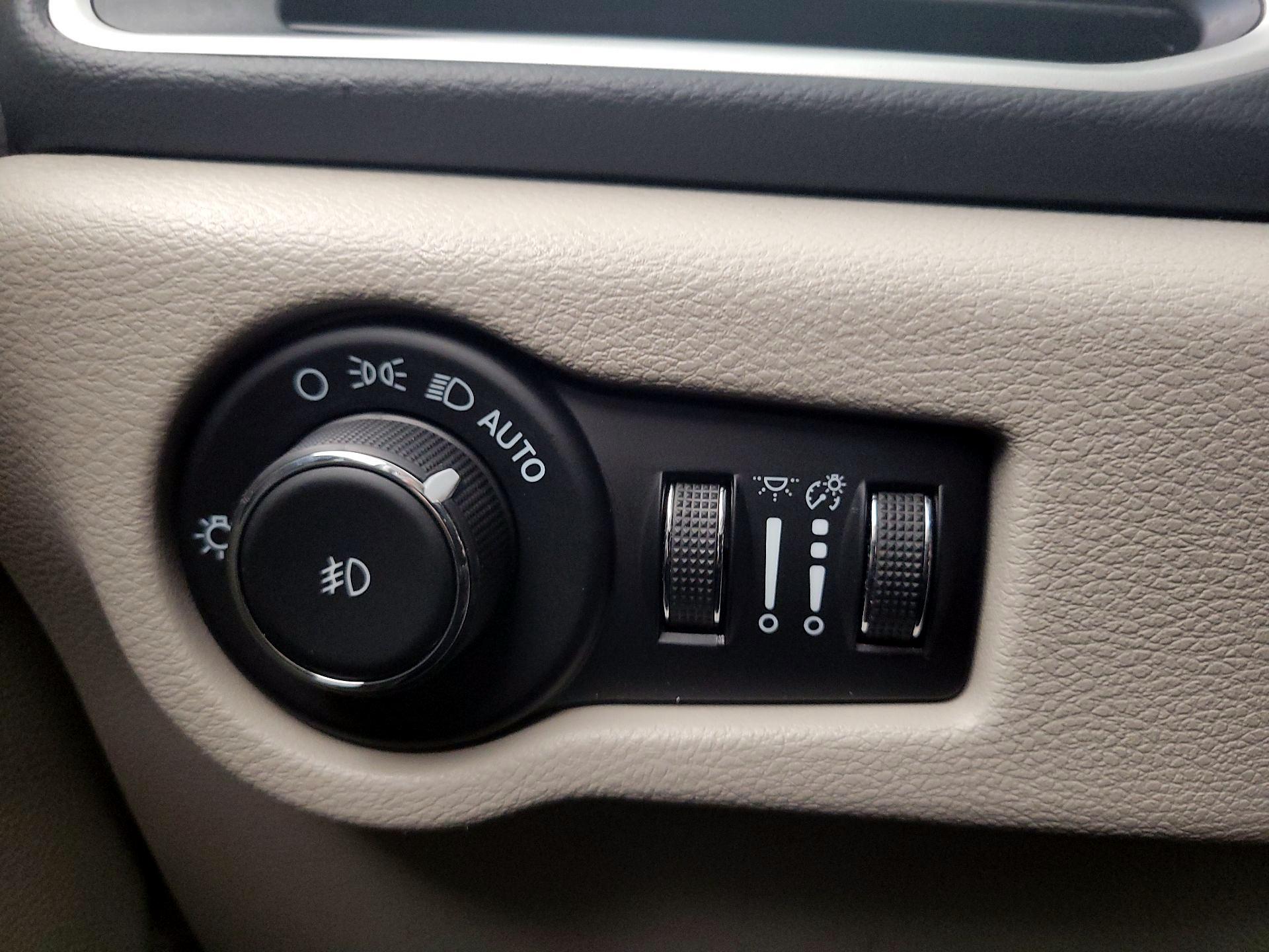 Thumbnail: 2023 Chrysler Pacifica - 13