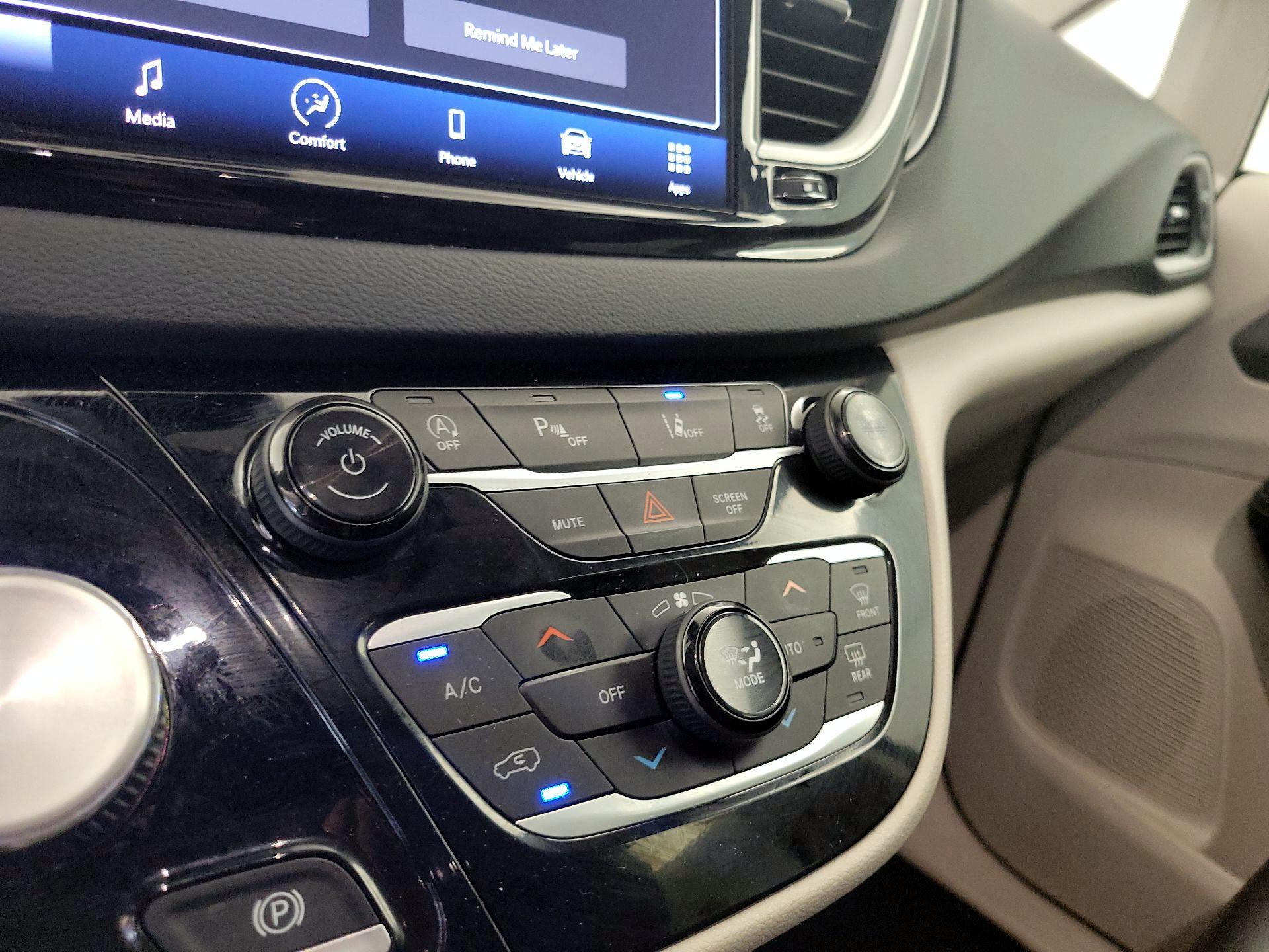 Thumbnail: 2023 Chrysler Pacifica - 16