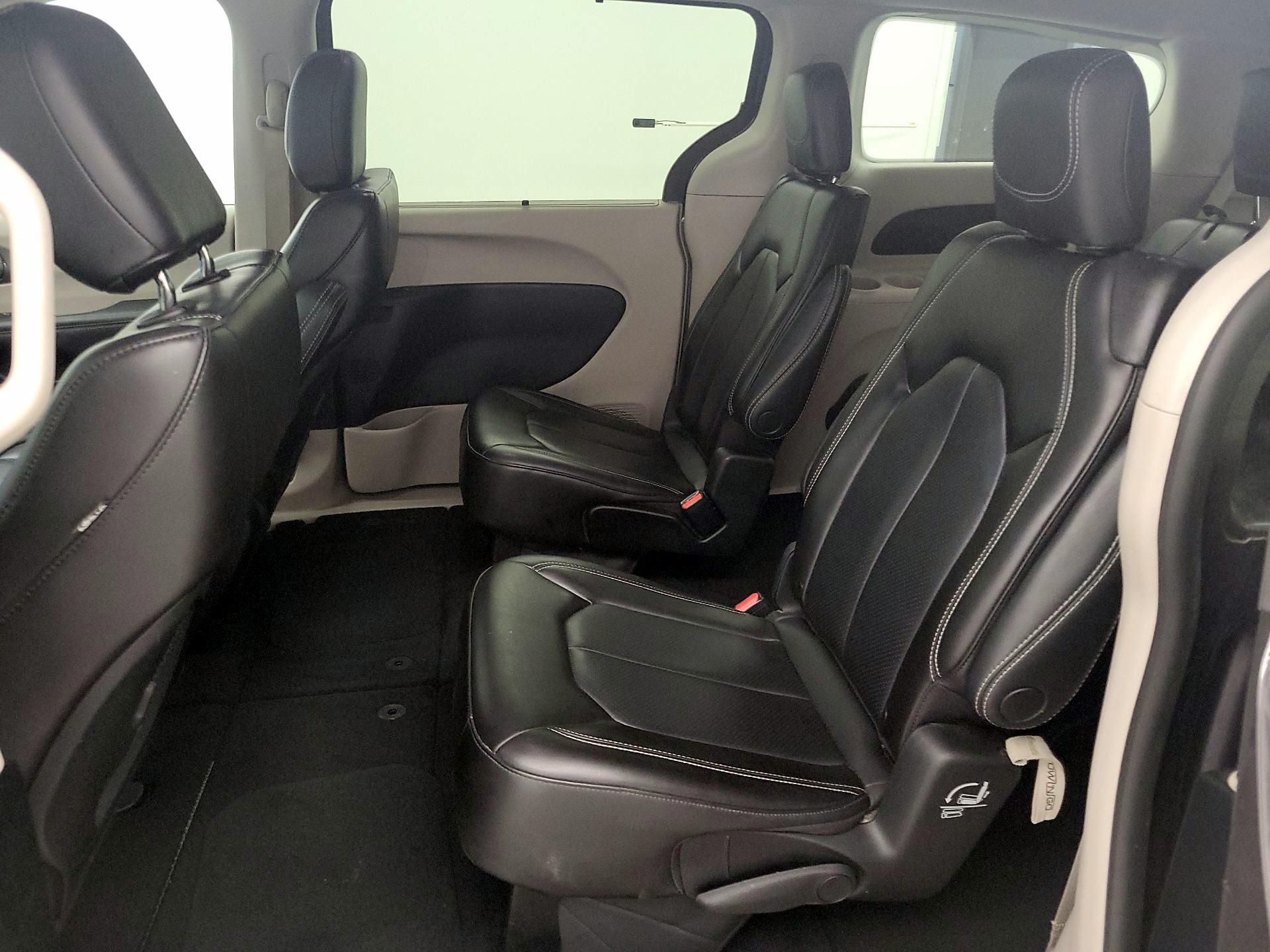 Thumbnail: 2023 Chrysler Pacifica - 19