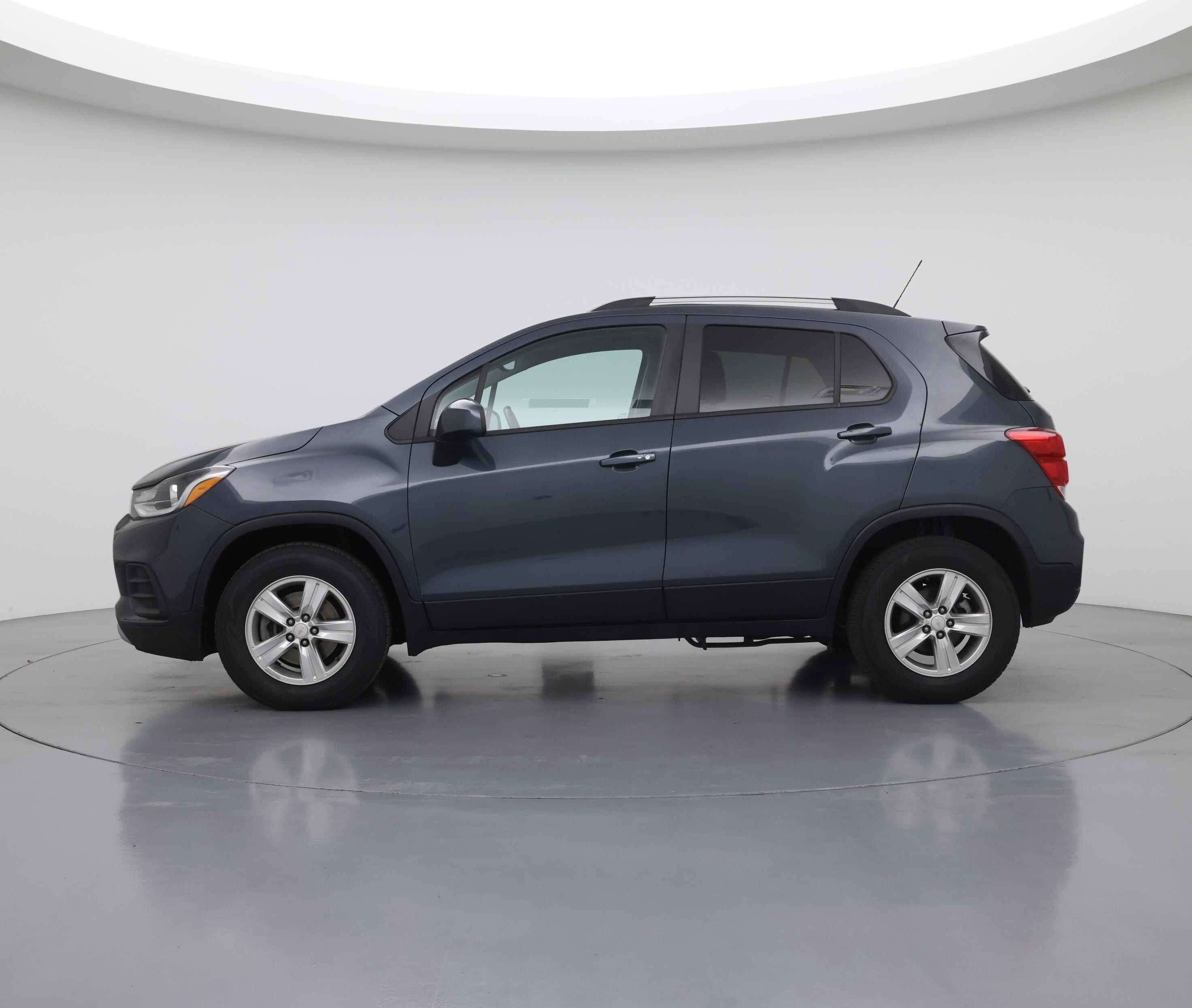 Thumbnail: 2022 Chevrolet Trax - 3