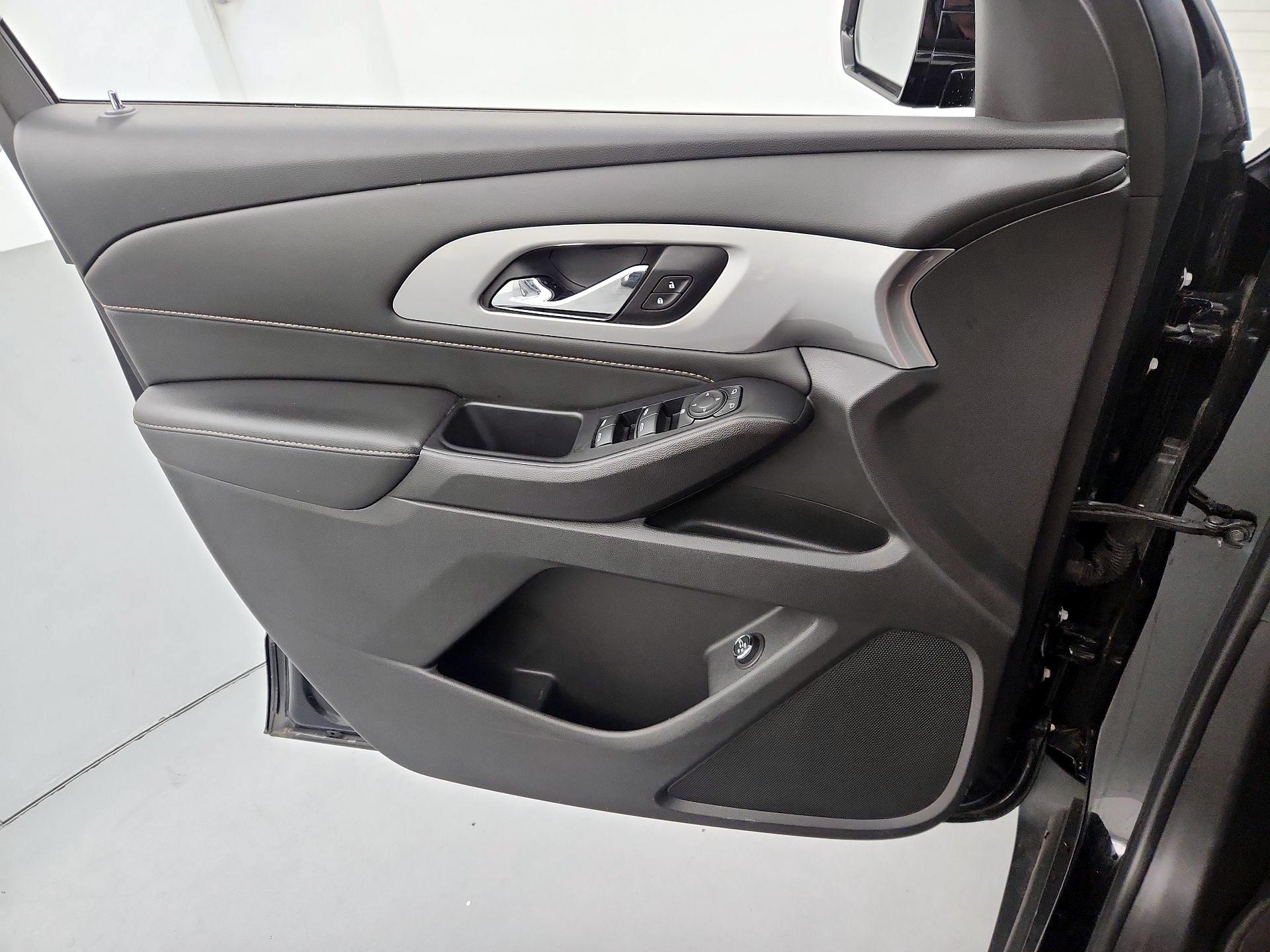 Thumbnail: 2020 Chevrolet Traverse - 12