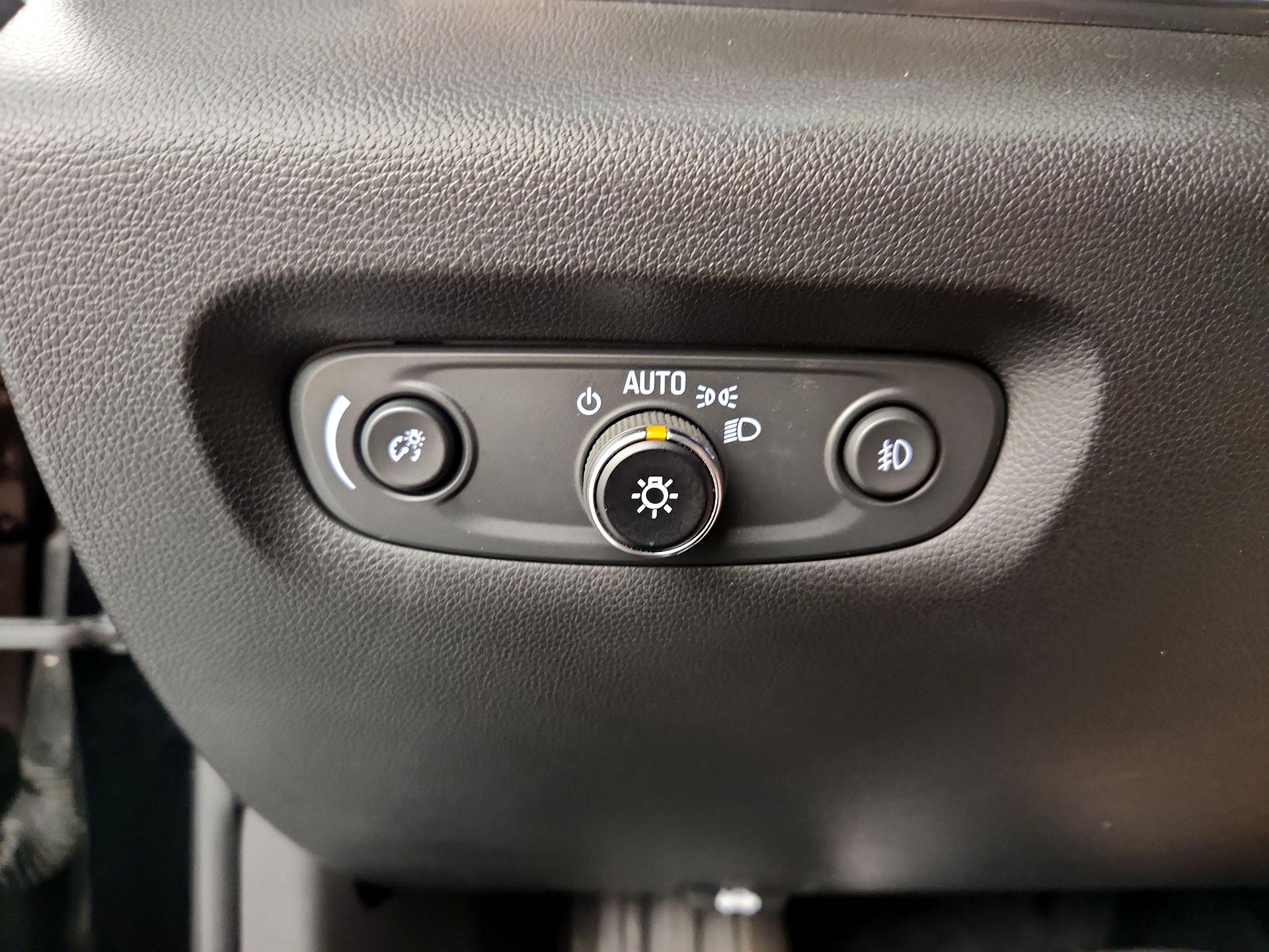 Thumbnail: 2020 Chevrolet Traverse - 13