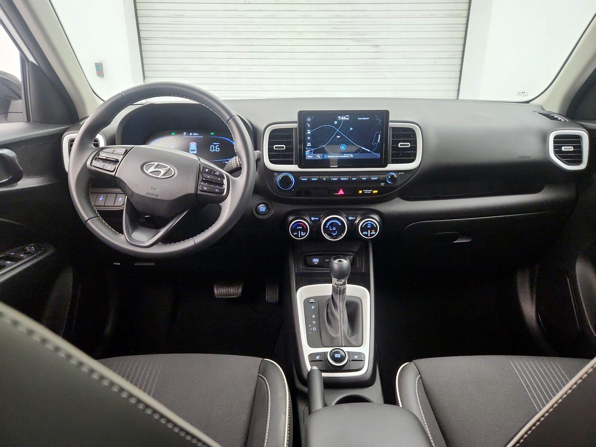 Thumbnail: 2023 Hyundai Venue - 9