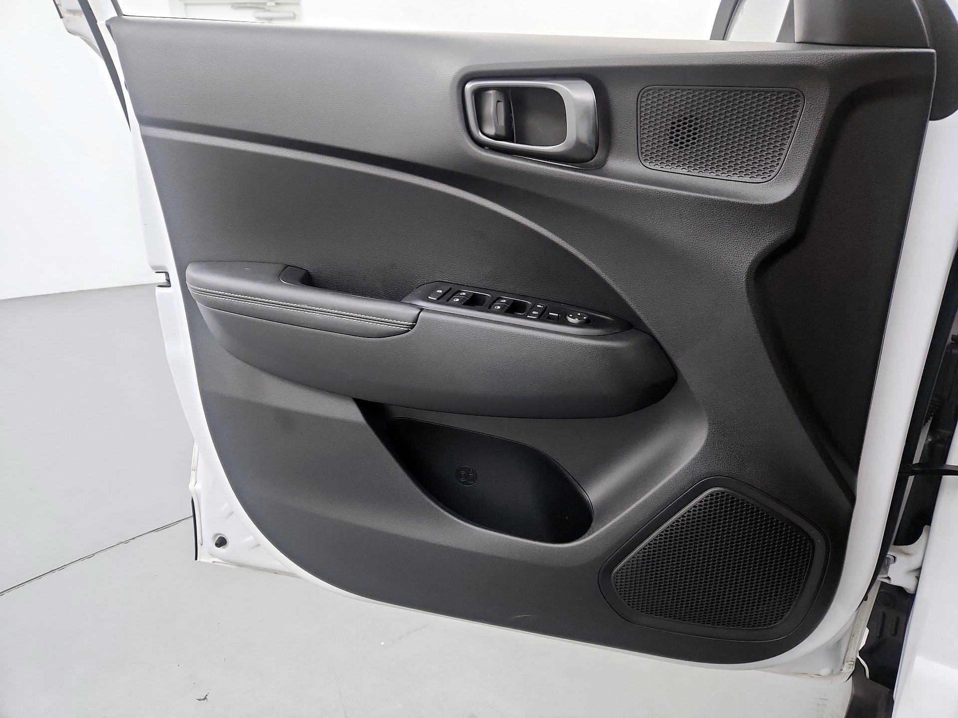 Thumbnail: 2023 Hyundai Venue - 12