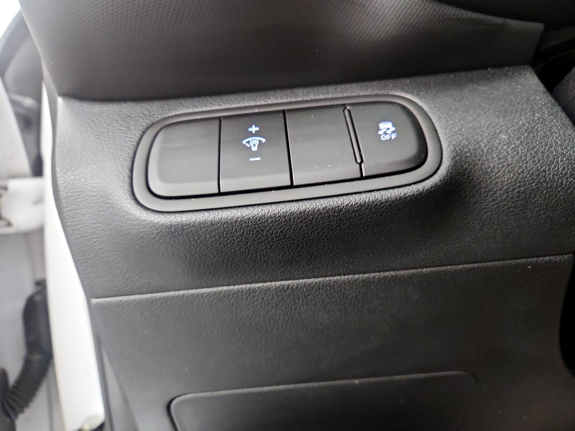 Thumbnail: 2023 Hyundai Venue - 13