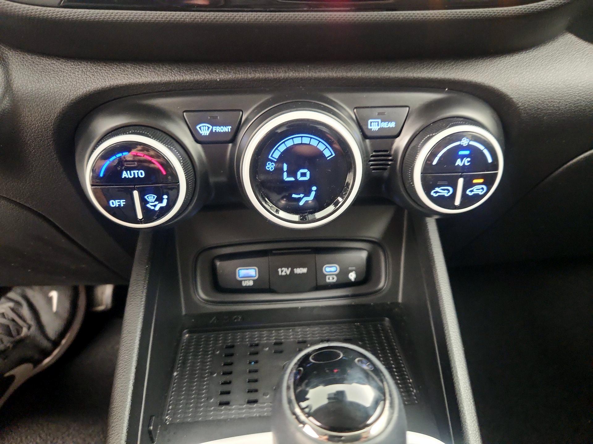 Thumbnail: 2023 Hyundai Venue - 17