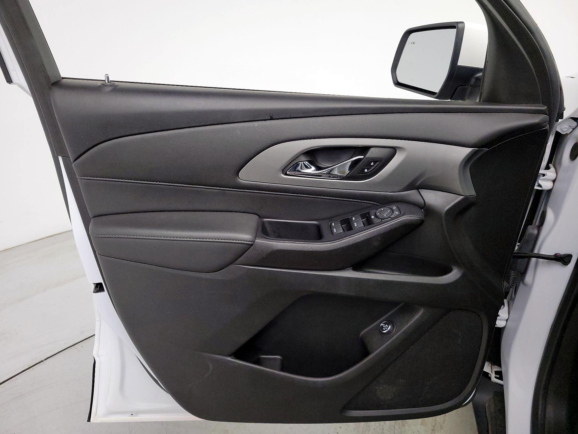 Thumbnail: 2023 Chevrolet Traverse - 12