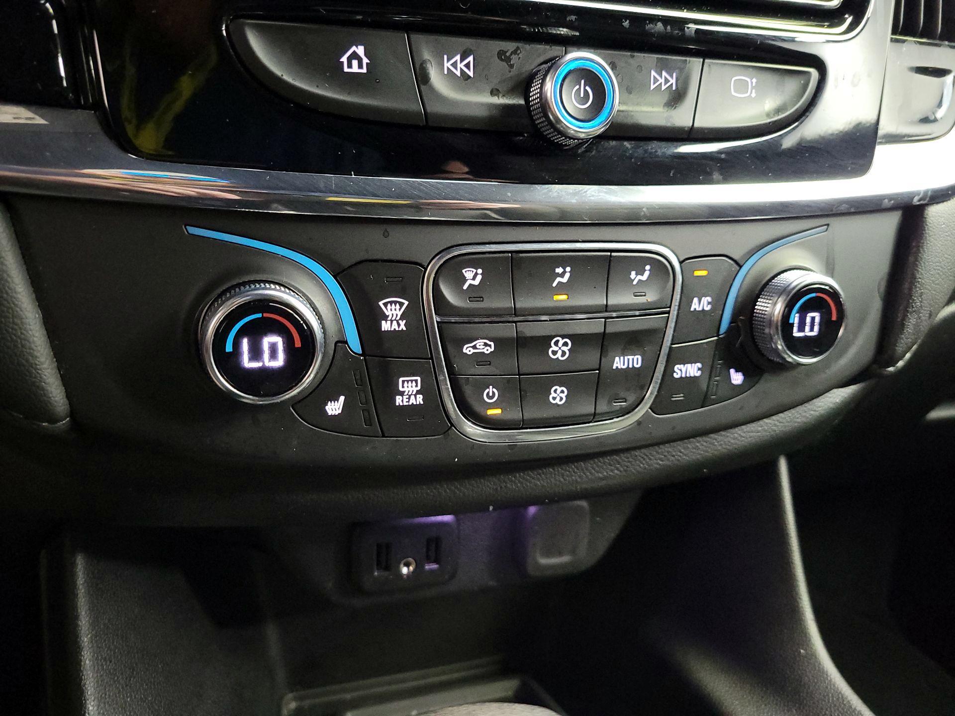 Thumbnail: 2023 Chevrolet Traverse - 16