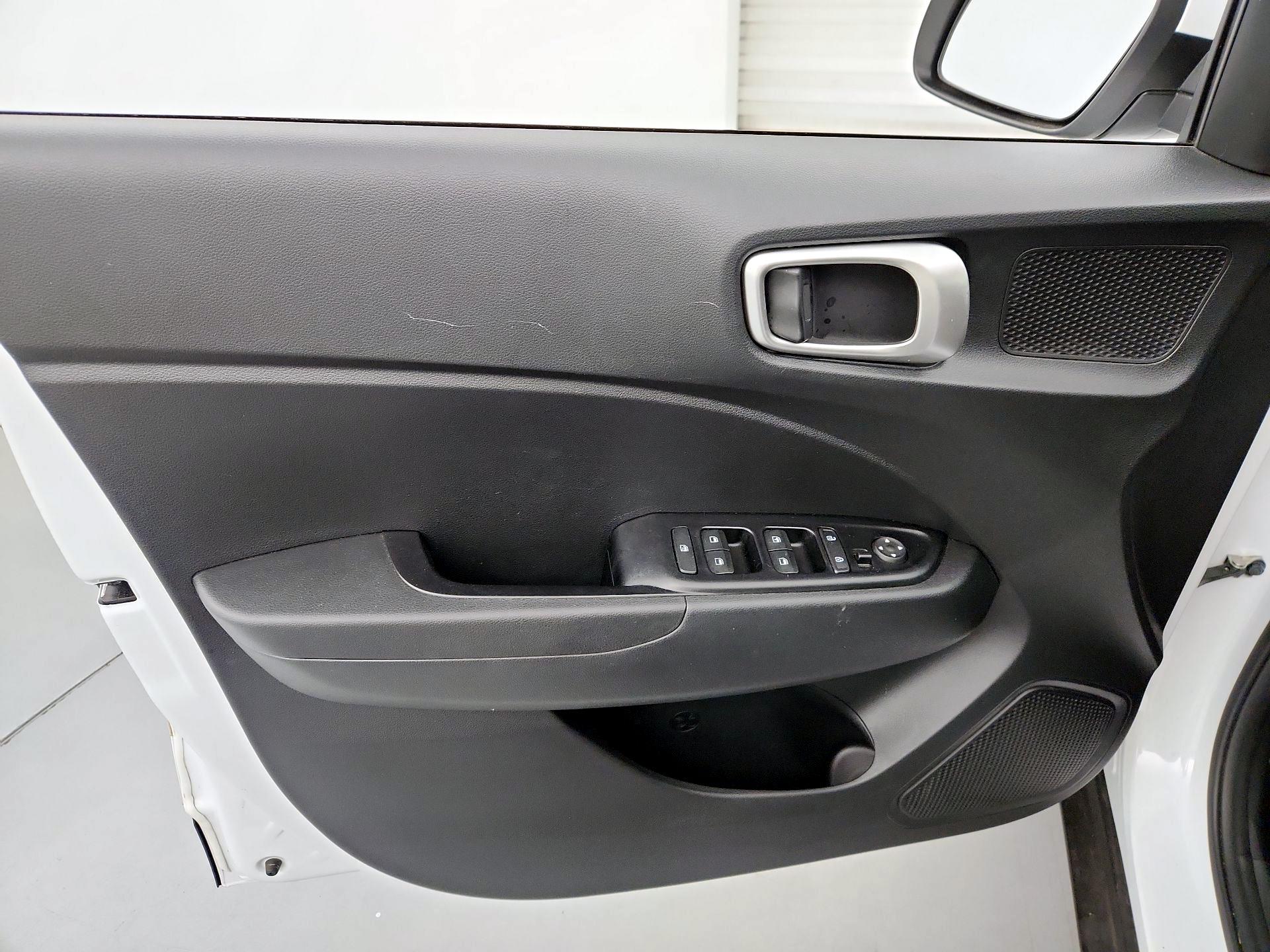 Thumbnail: 2023 Hyundai Venue - 12