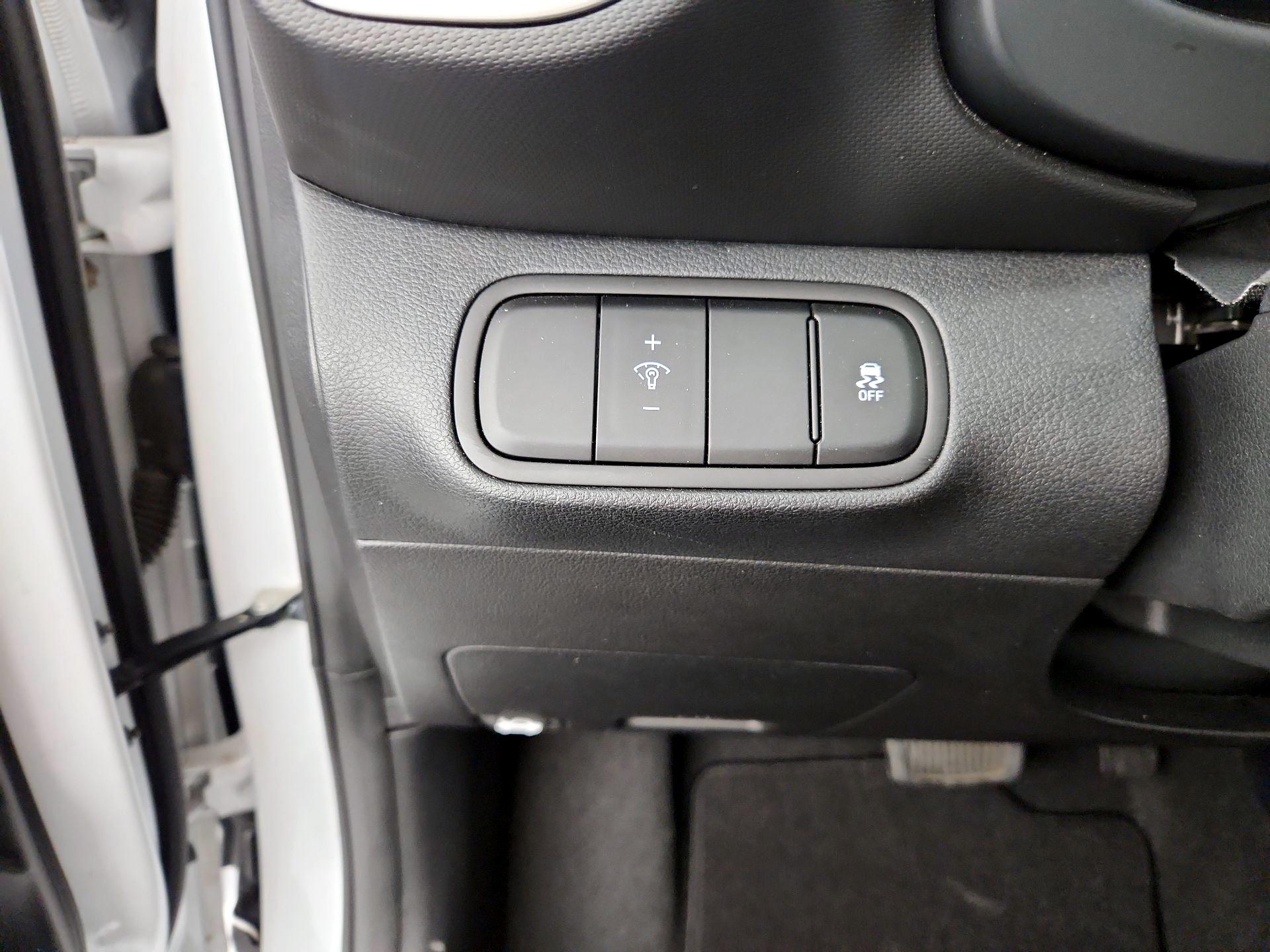 Thumbnail: 2023 Hyundai Venue - 13