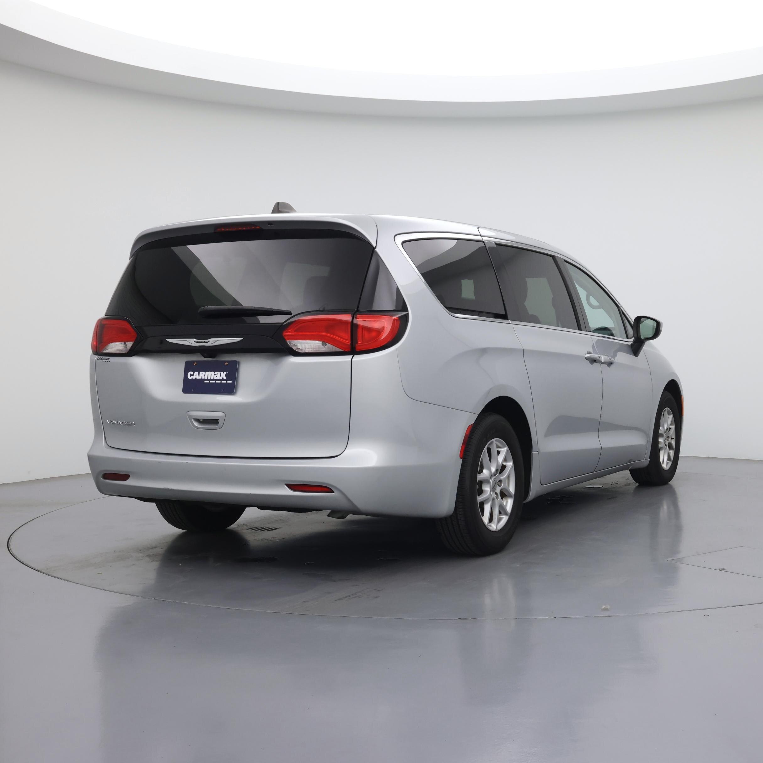 Thumbnail: 2023 Chrysler Voyager - 8