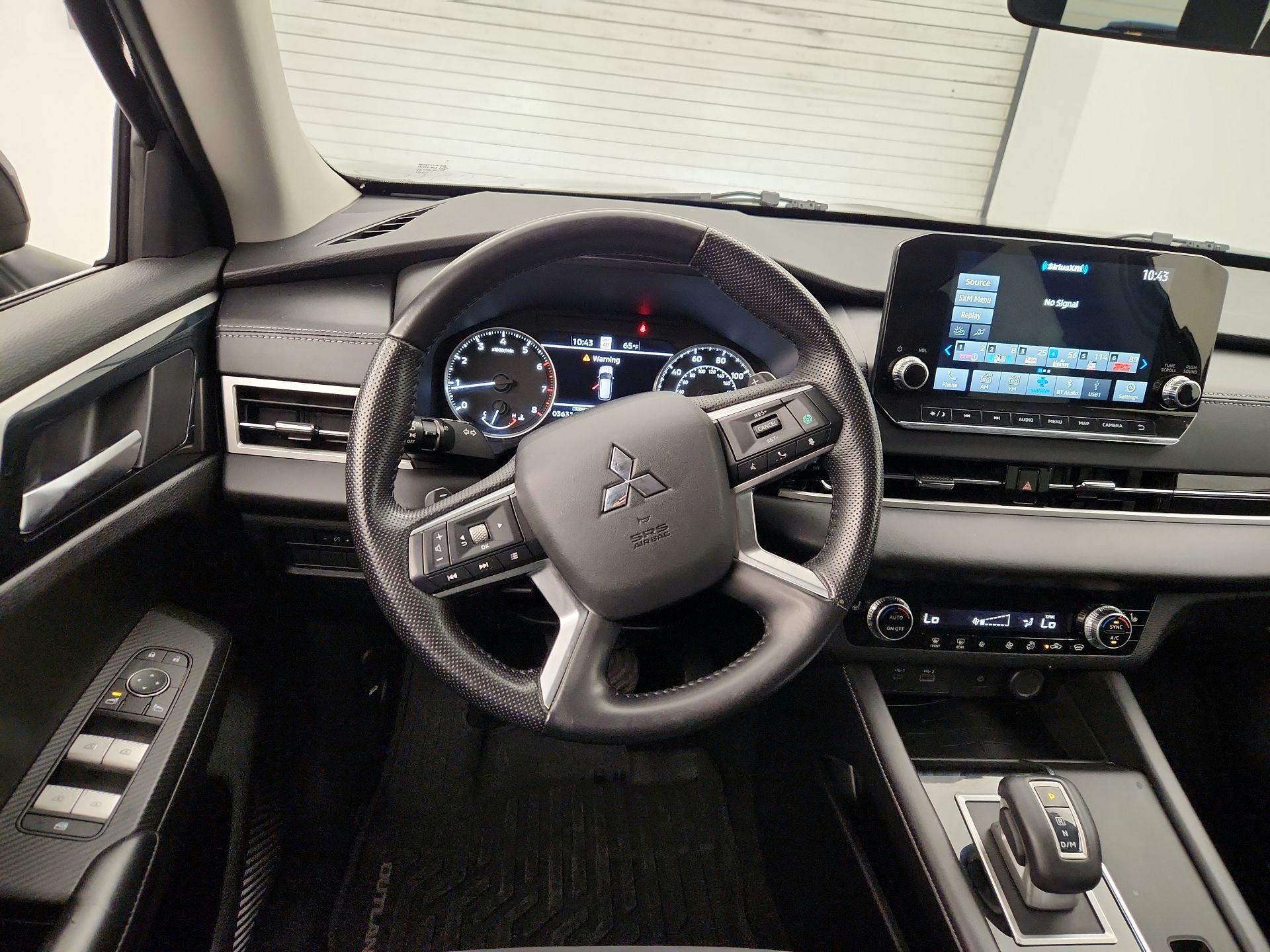 Thumbnail: 2022 Mitsubishi Outlander - 10
