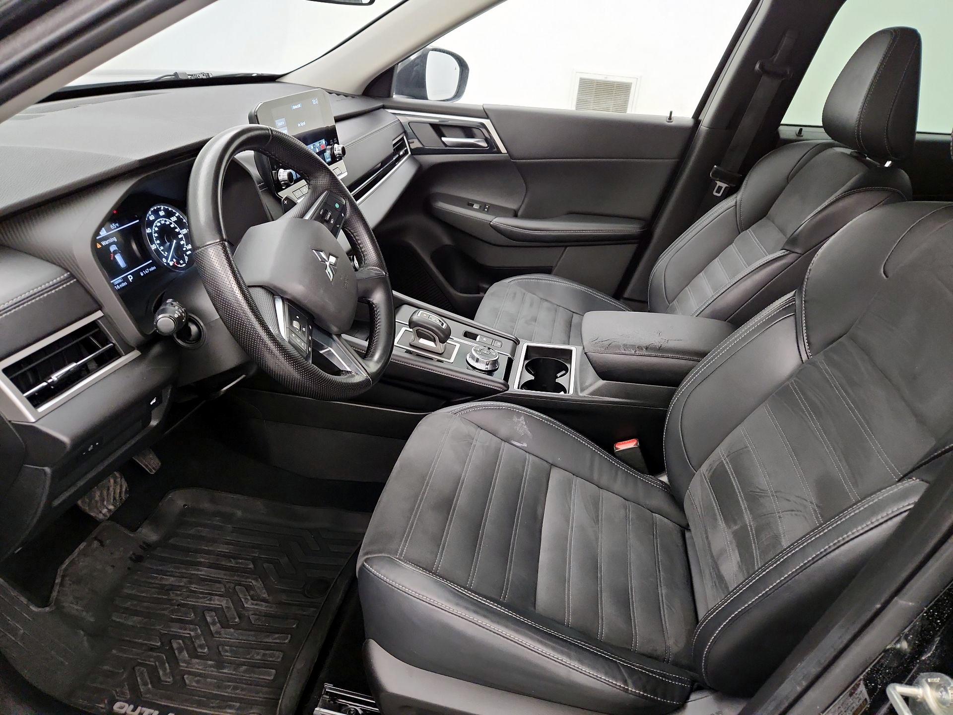 Thumbnail: 2022 Mitsubishi Outlander - 11