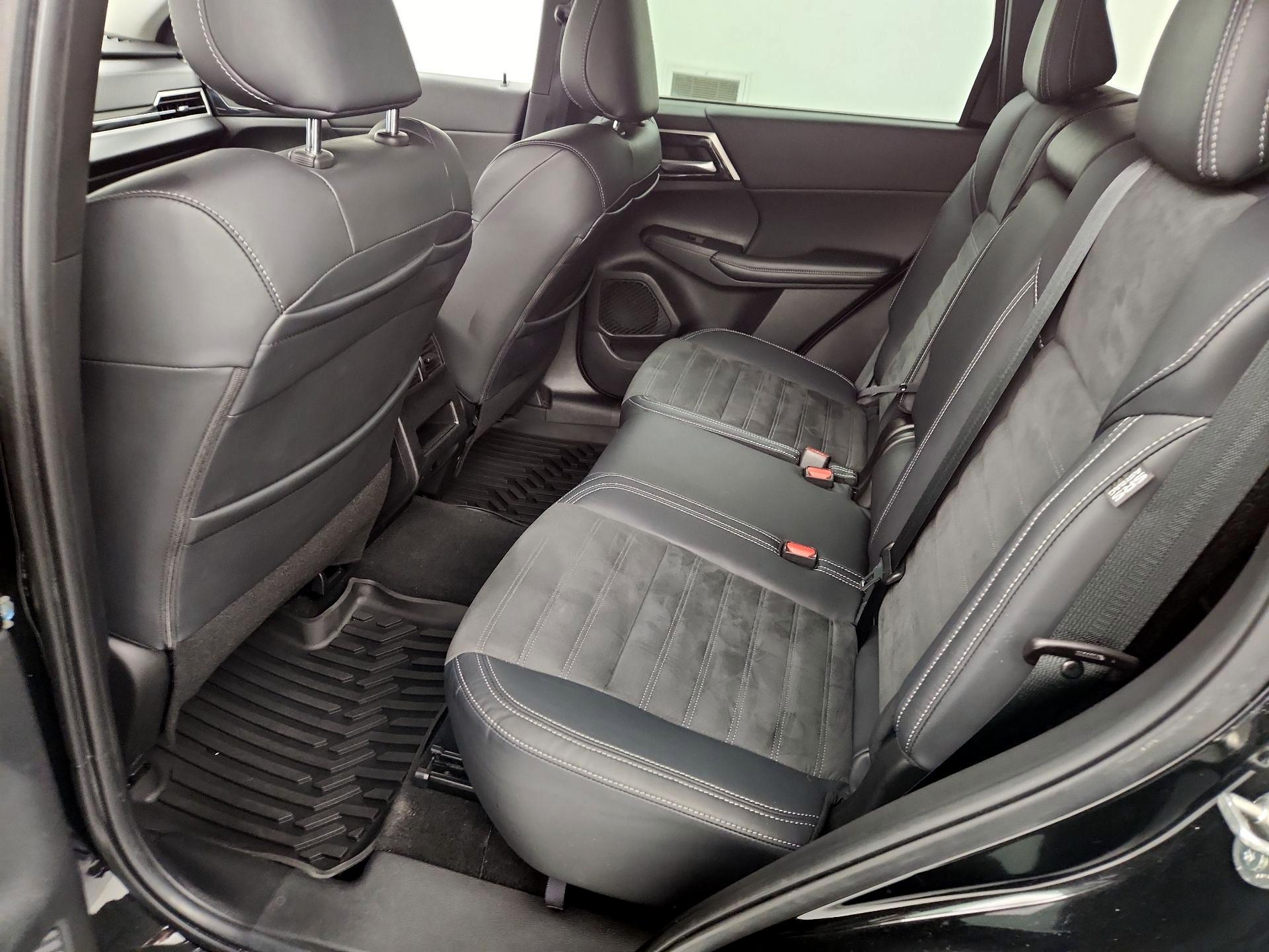 Thumbnail: 2022 Mitsubishi Outlander - 19