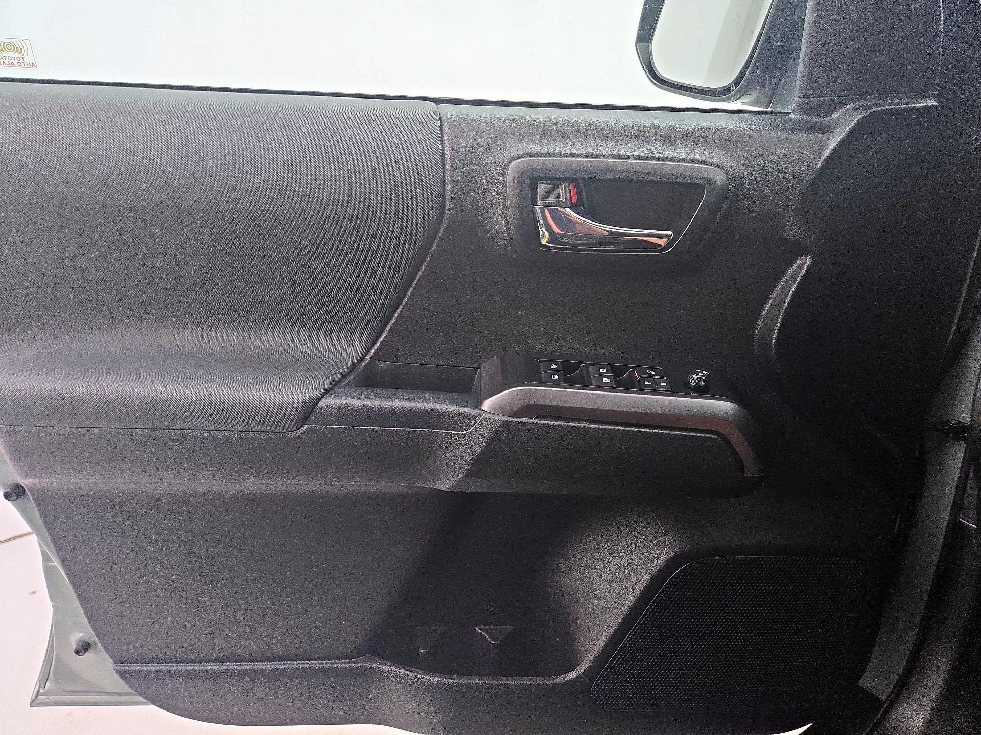 Thumbnail: 2022 Toyota Tacoma - 12