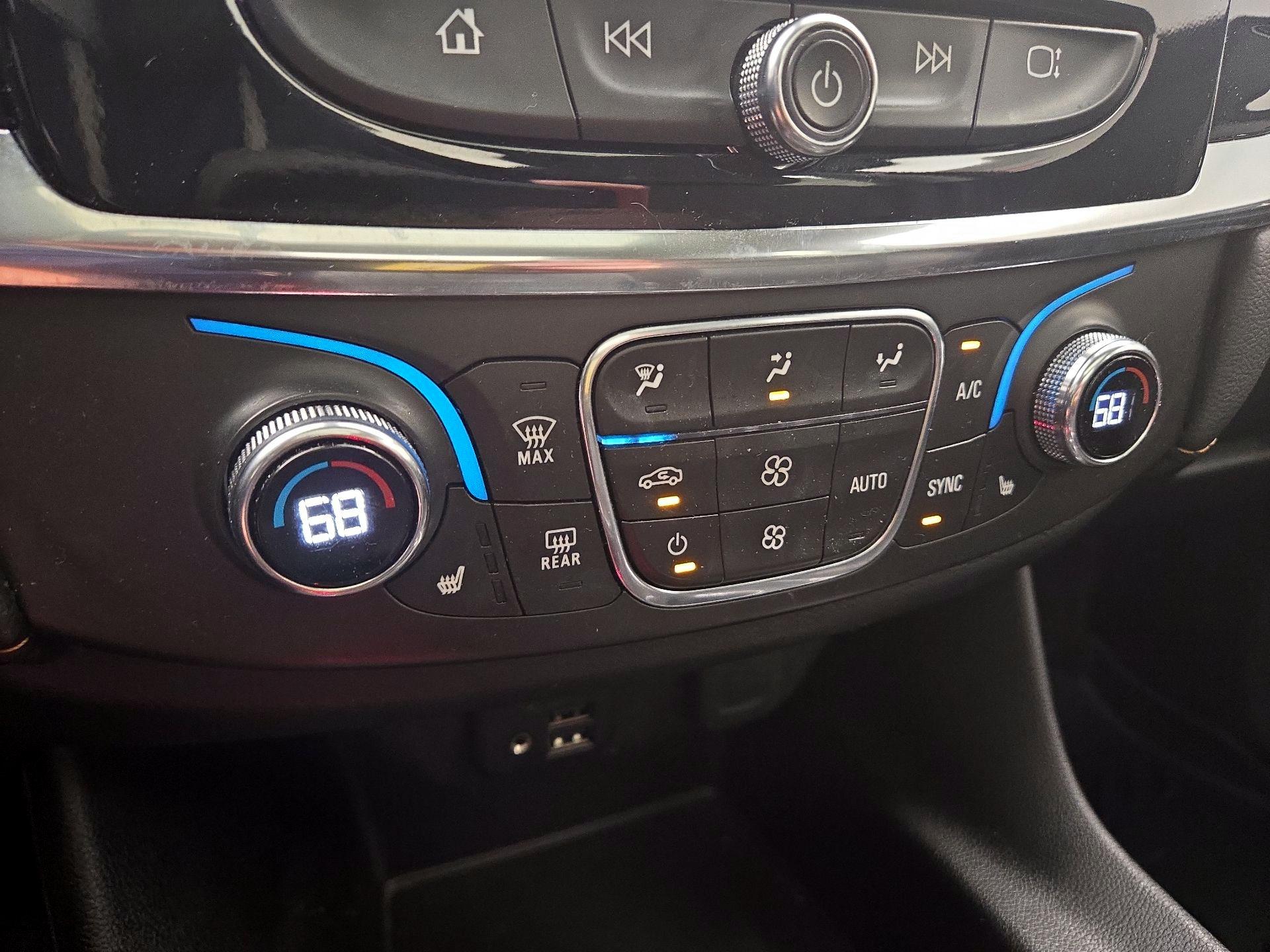 Thumbnail: 2021 Chevrolet Traverse - 17