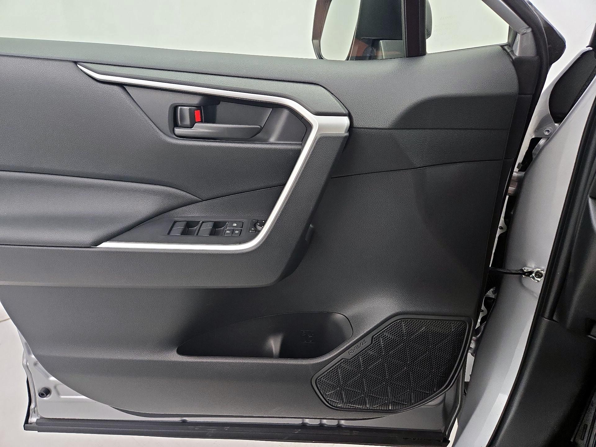 Thumbnail: 2025 Toyota RAV4 - 12