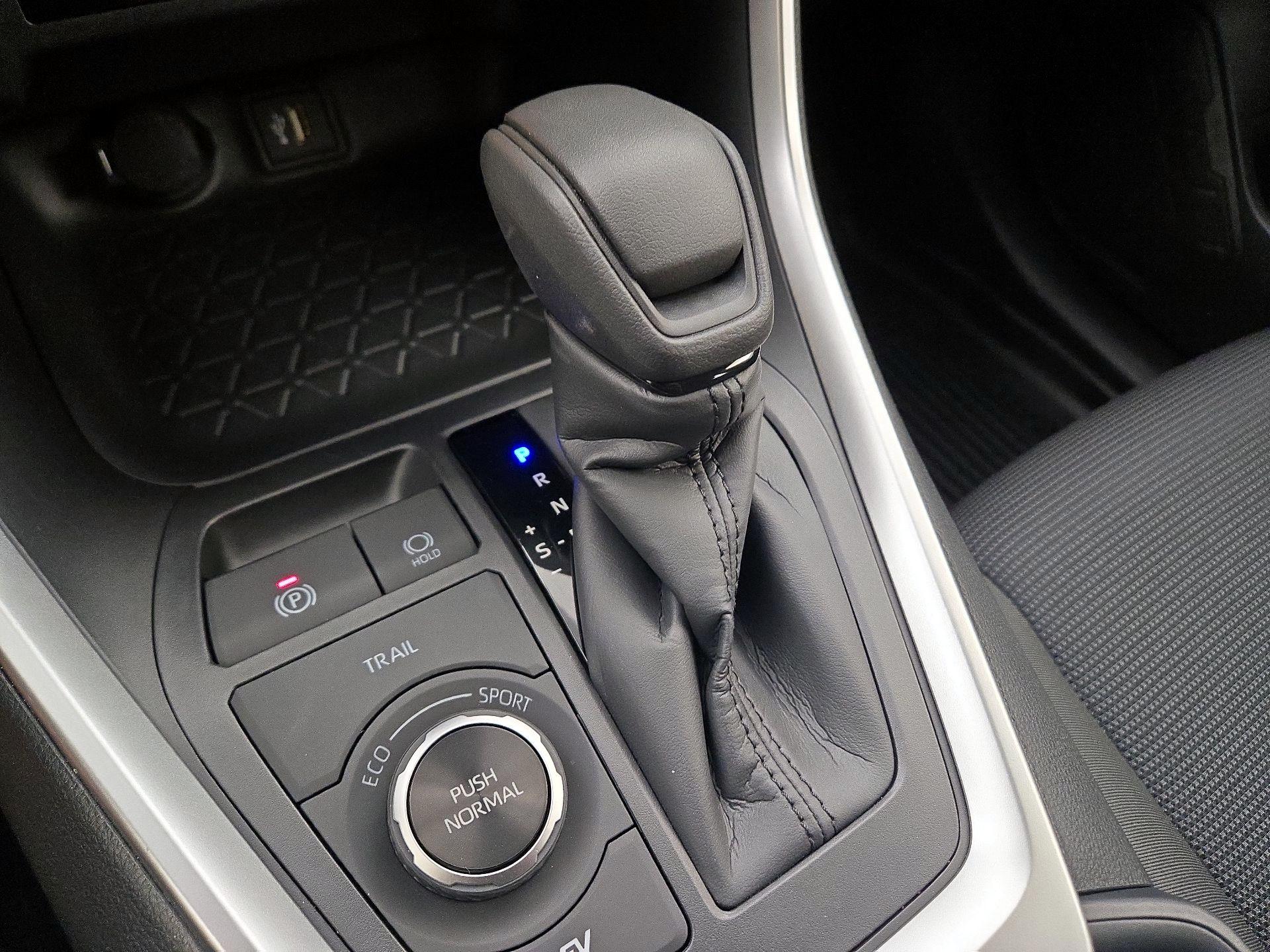 Thumbnail: 2025 Toyota RAV4 - 17