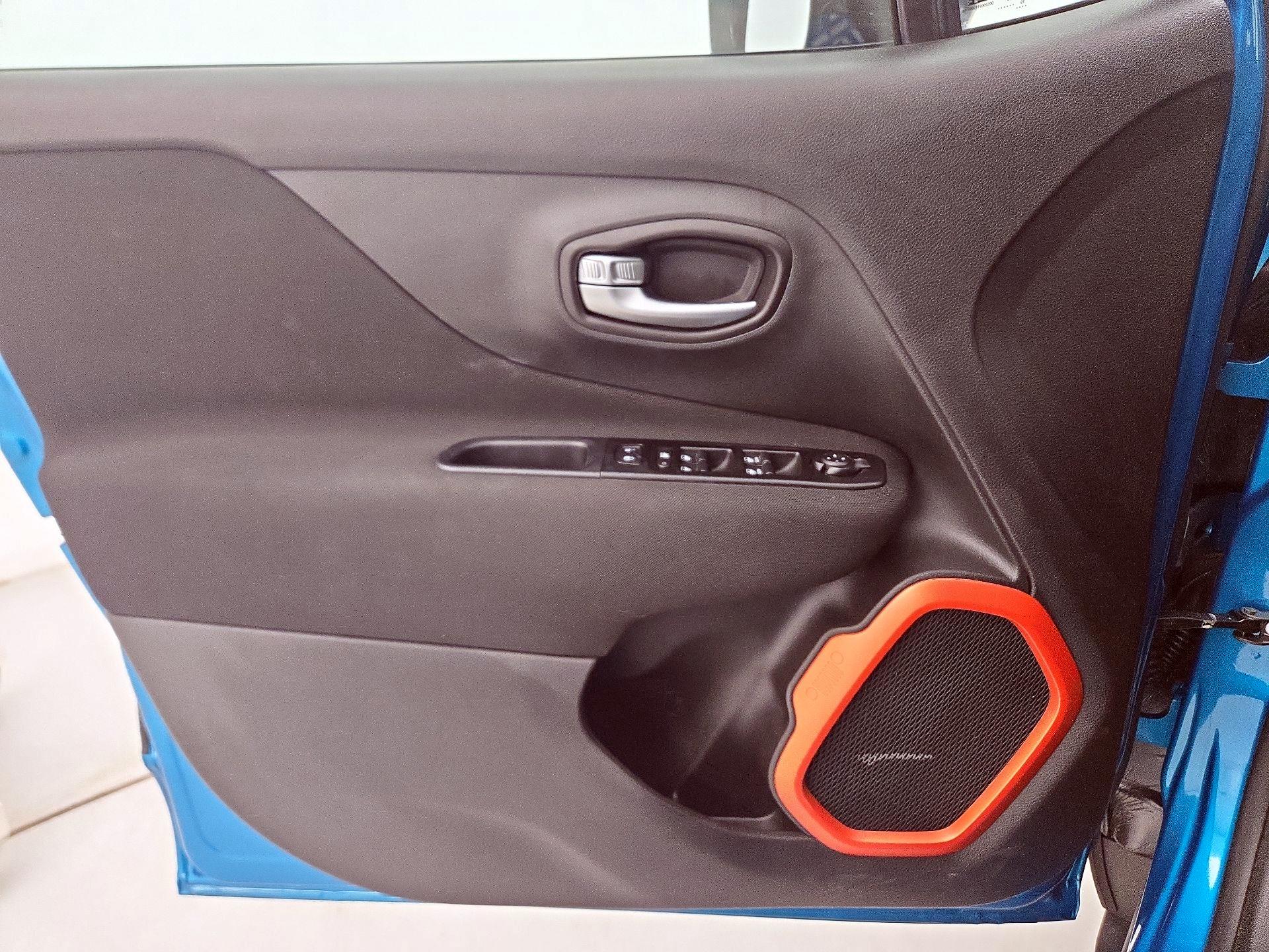 Thumbnail: 2020 Jeep Renegade - 12