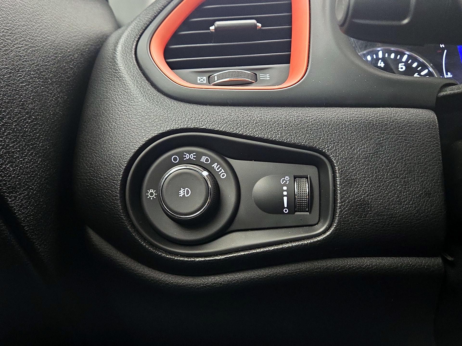 Thumbnail: 2020 Jeep Renegade - 13