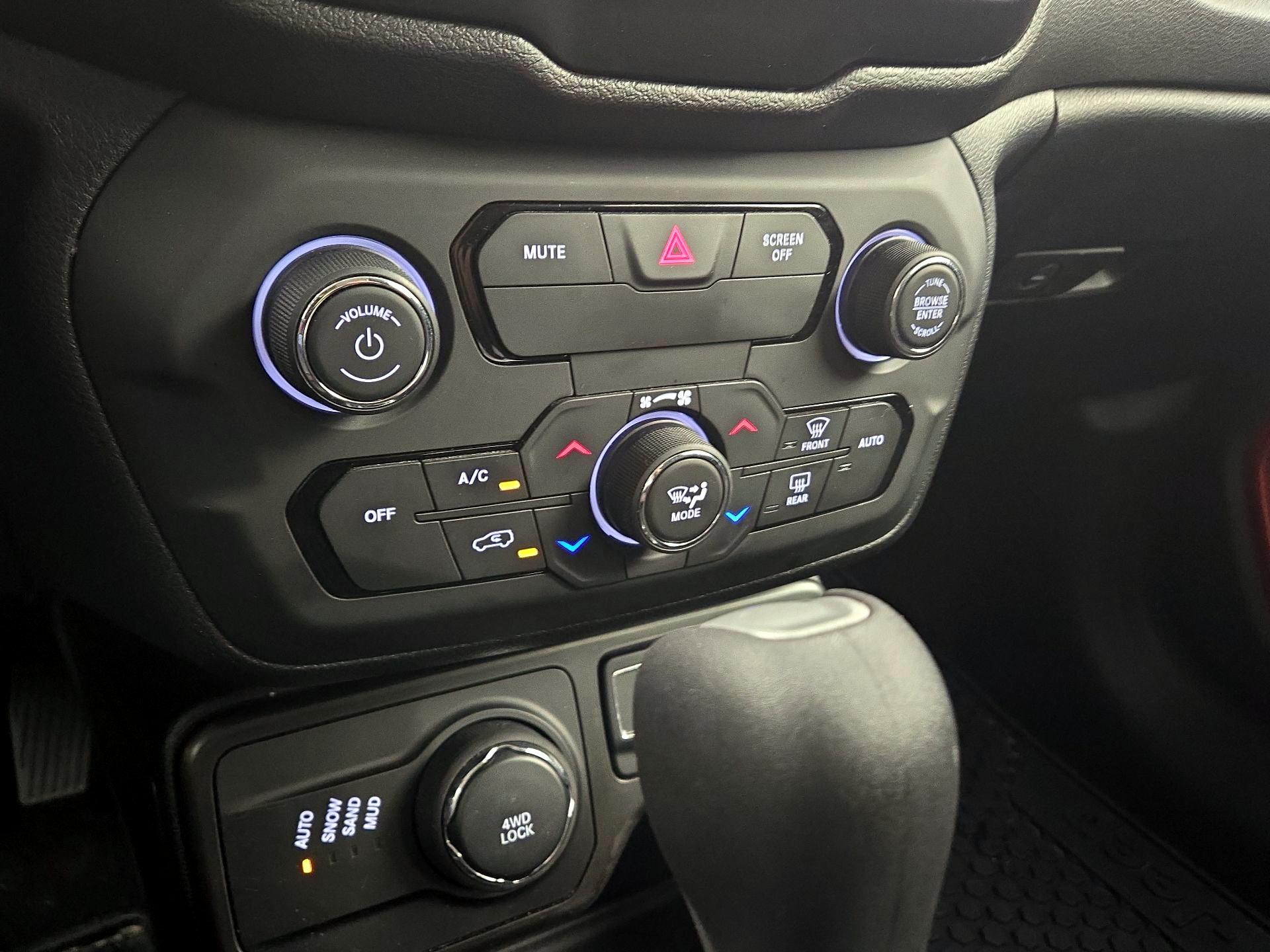 Thumbnail: 2020 Jeep Renegade - 16