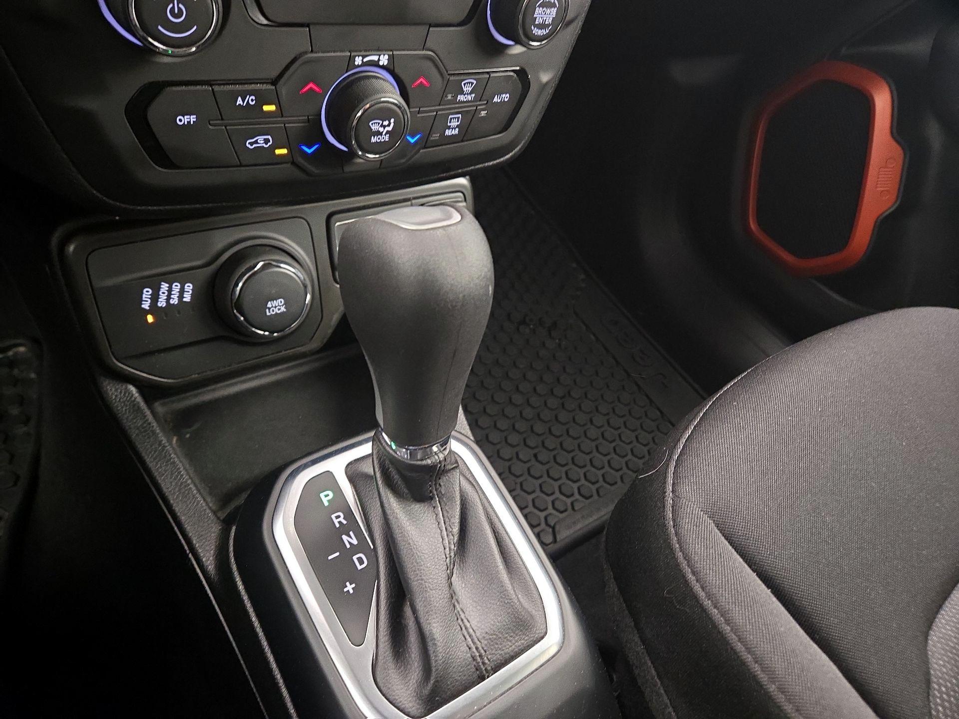 Thumbnail: 2020 Jeep Renegade - 17