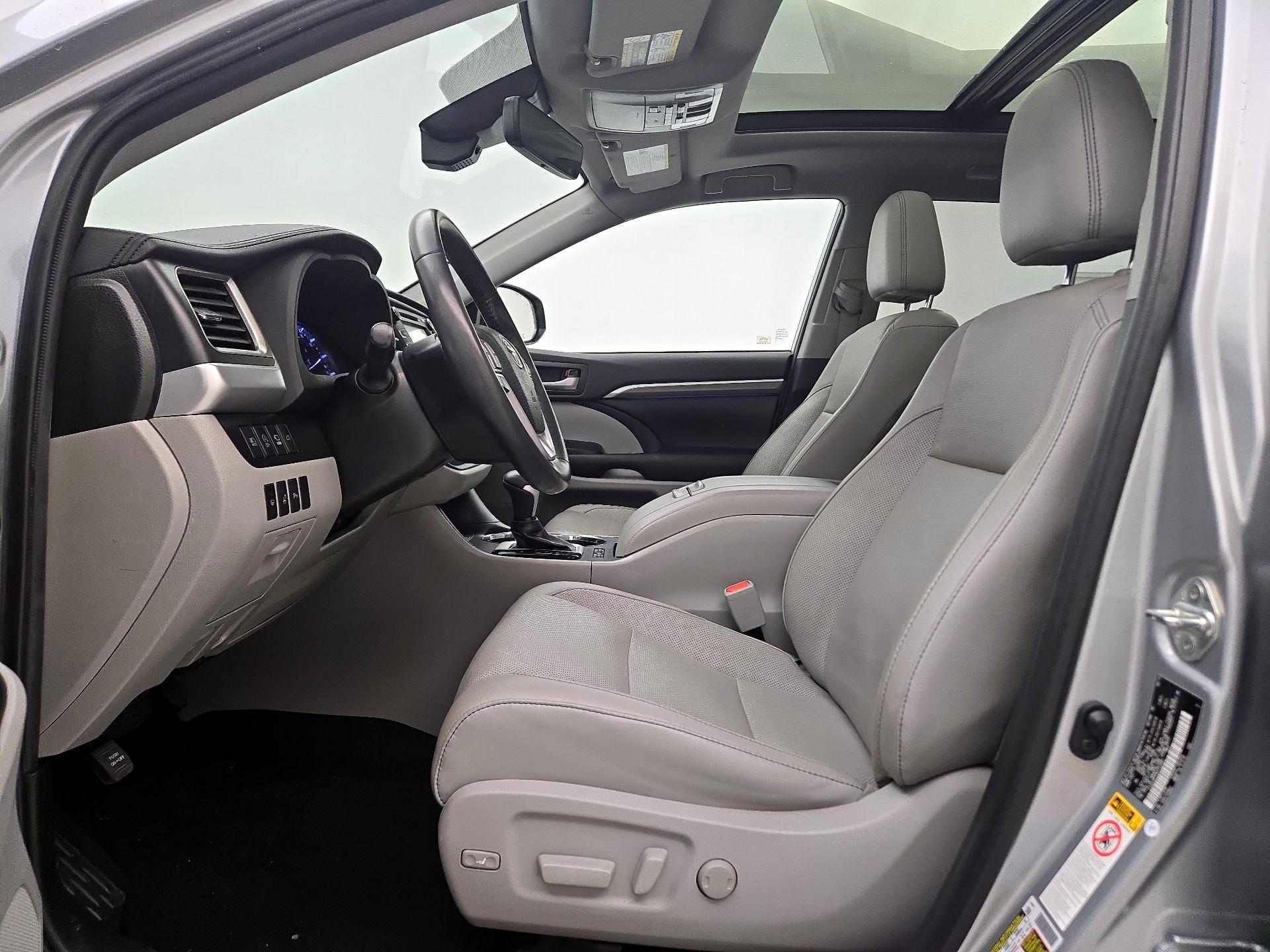 Thumbnail: 2019 Toyota Highlander - 11