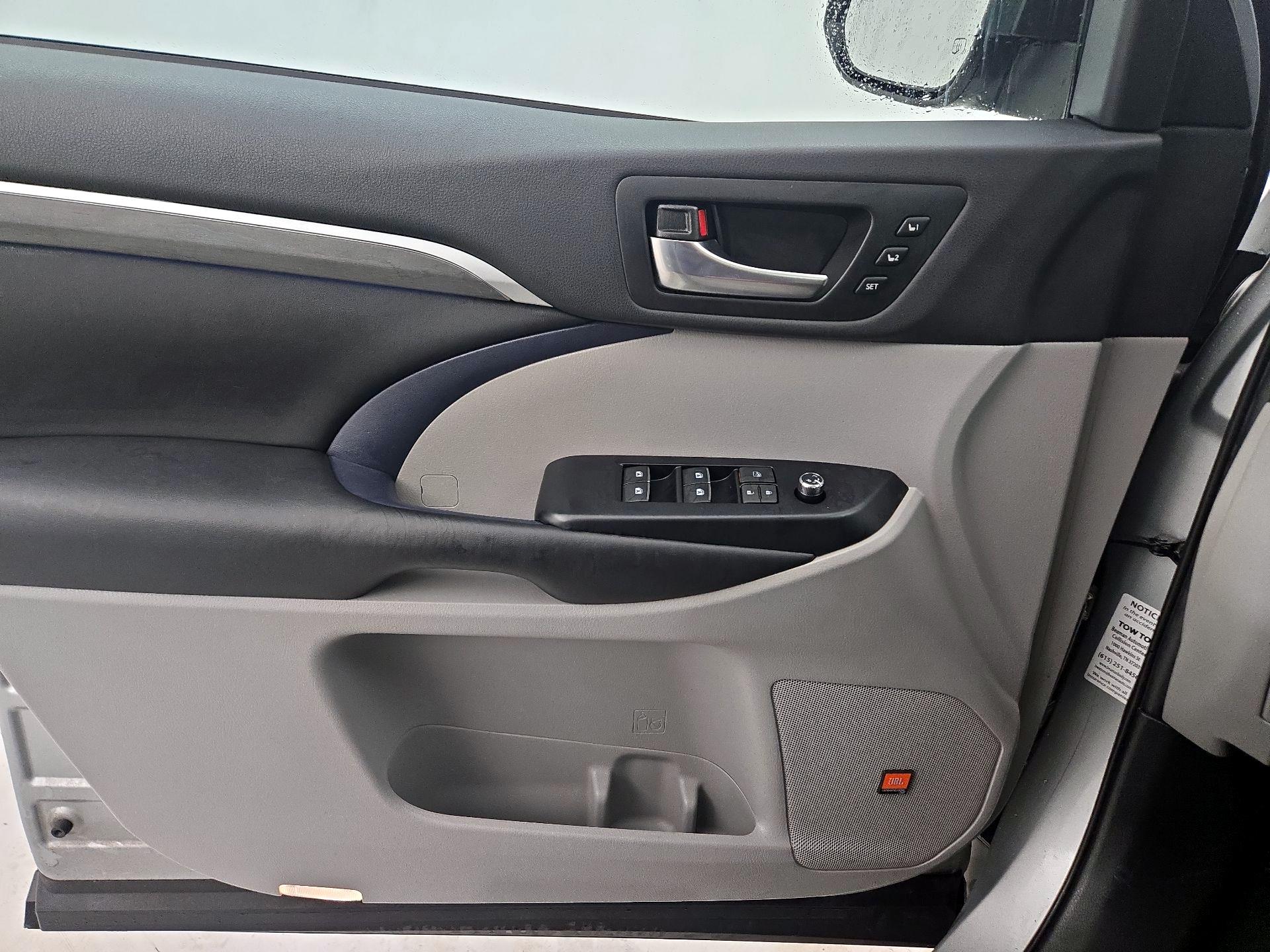 Thumbnail: 2019 Toyota Highlander - 12