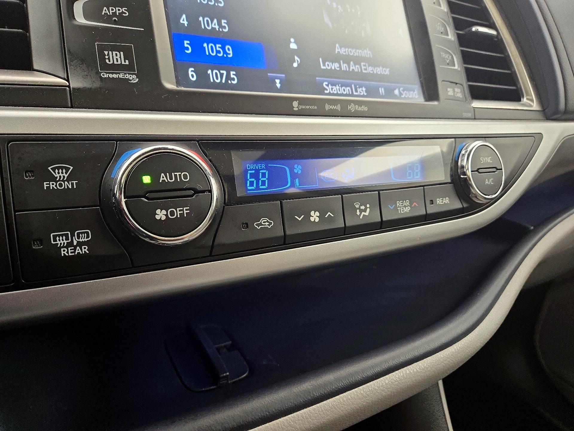 Thumbnail: 2019 Toyota Highlander - 17