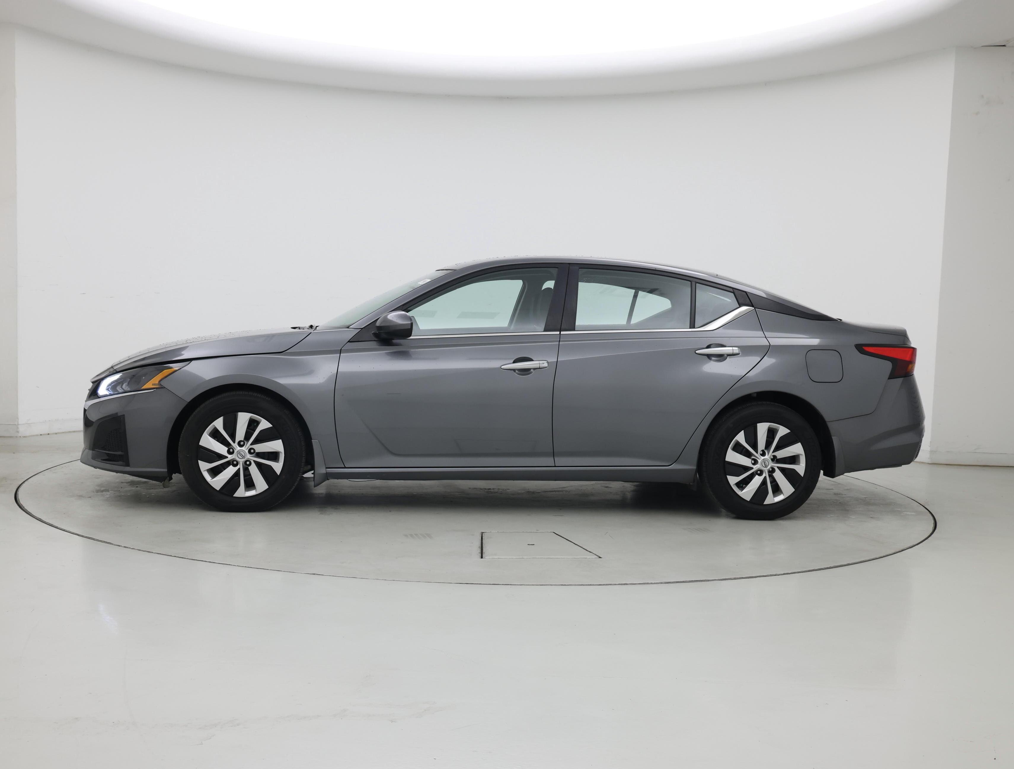 Thumbnail: 2023 Nissan Altima - 3