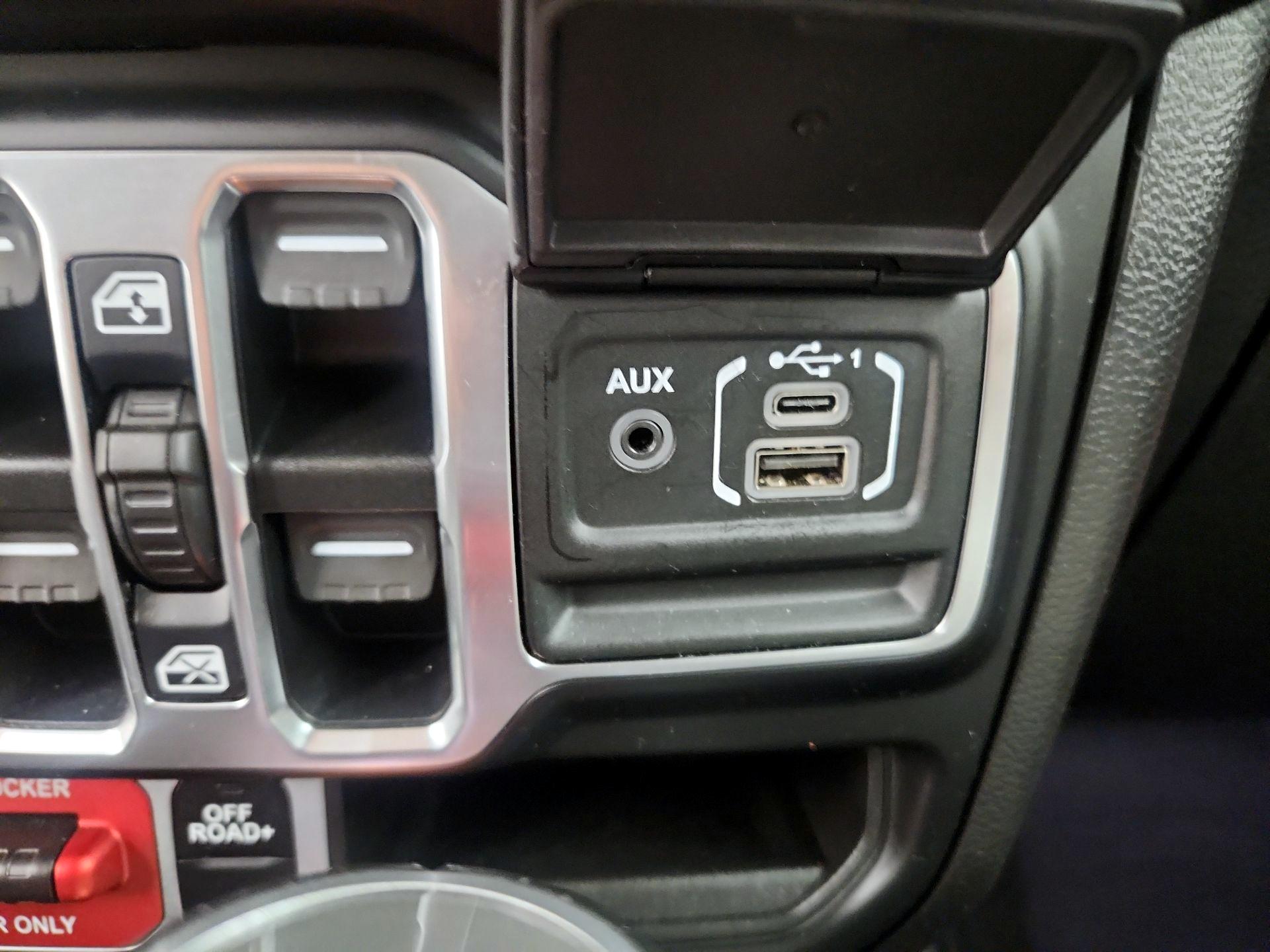 Thumbnail: 2021 Jeep Gladiator - 18