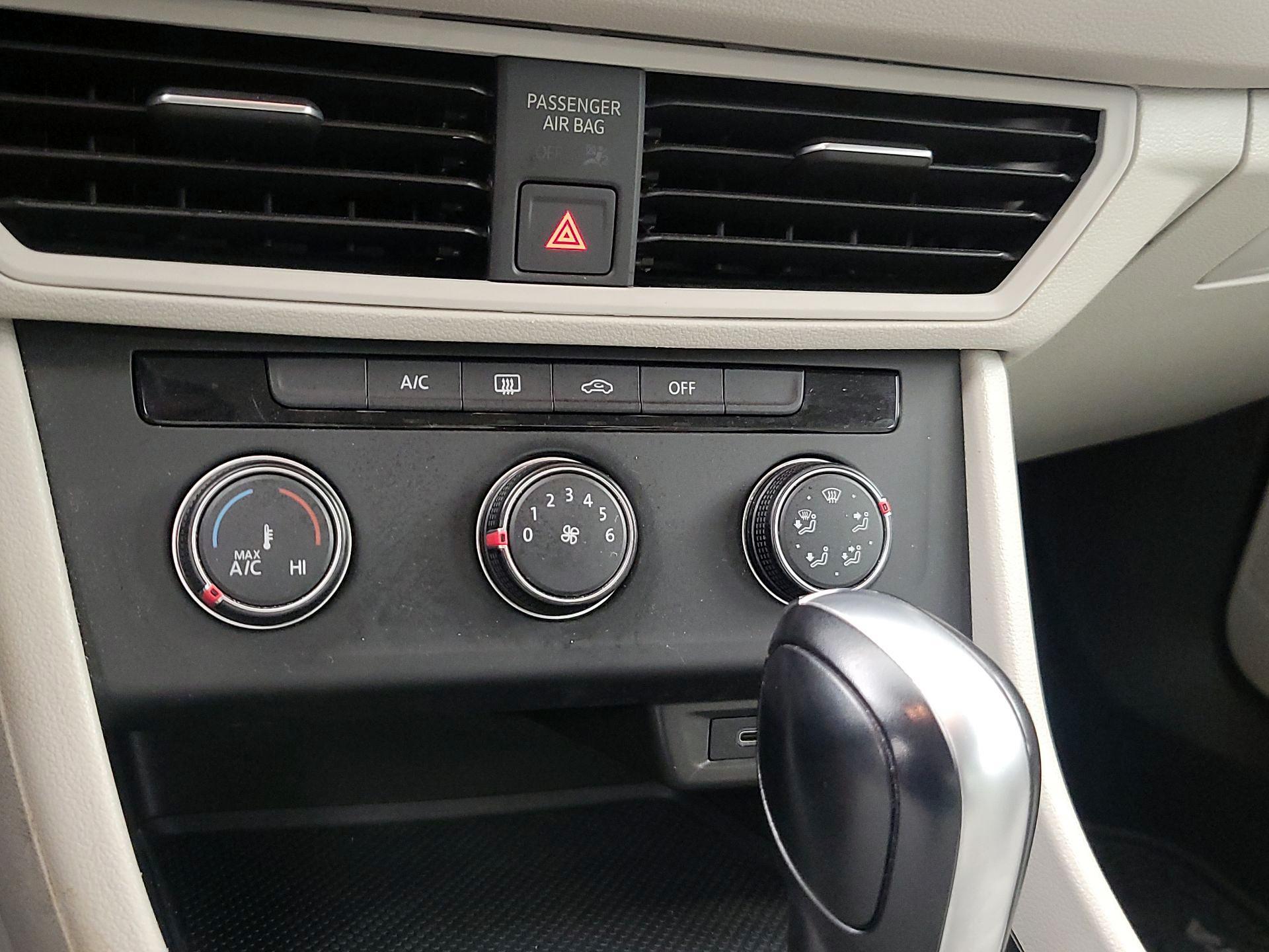 Thumbnail: 2021 Volkswagen Jetta - 16