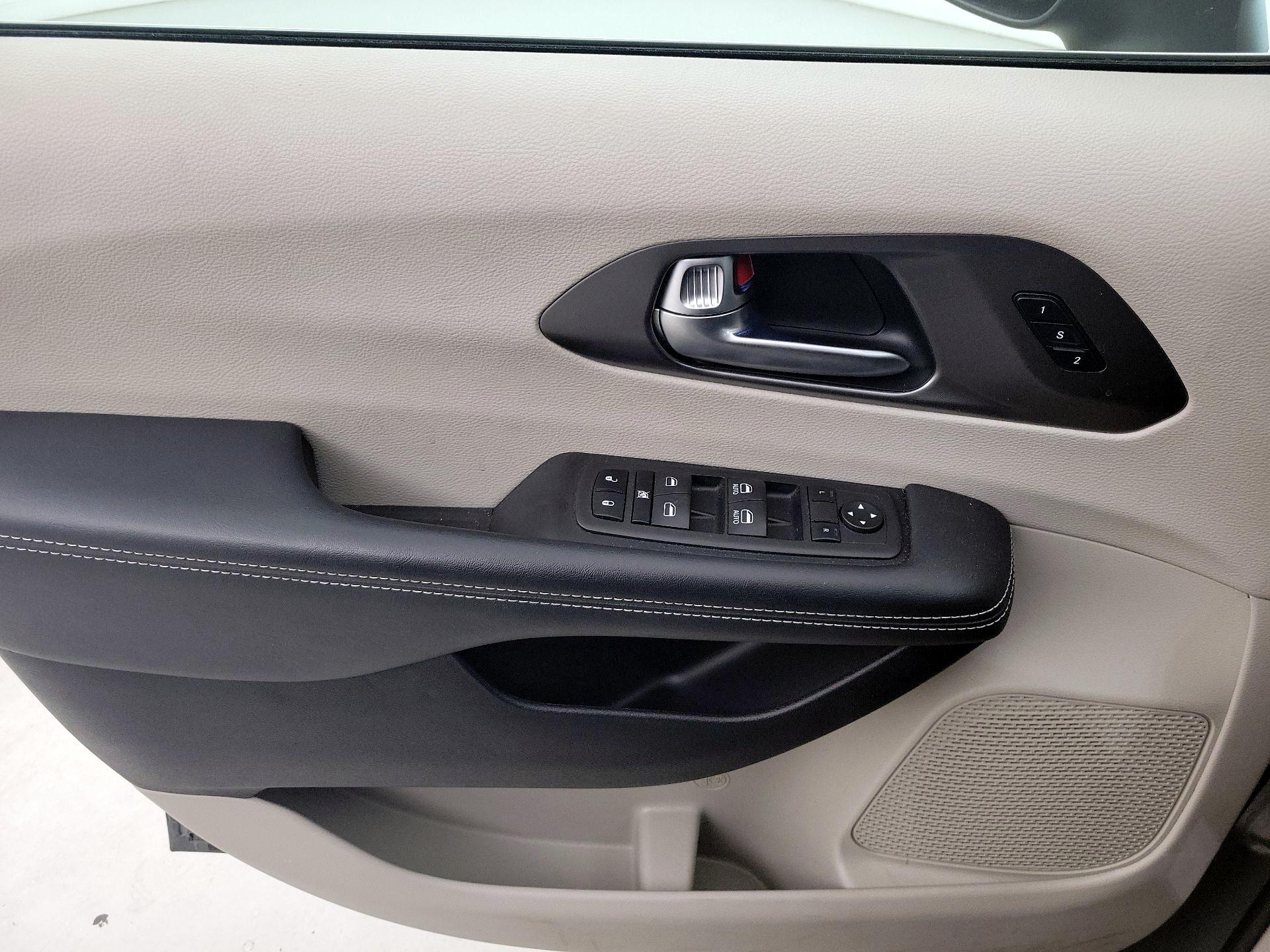 Thumbnail: 2023 Chrysler Pacifica - 12