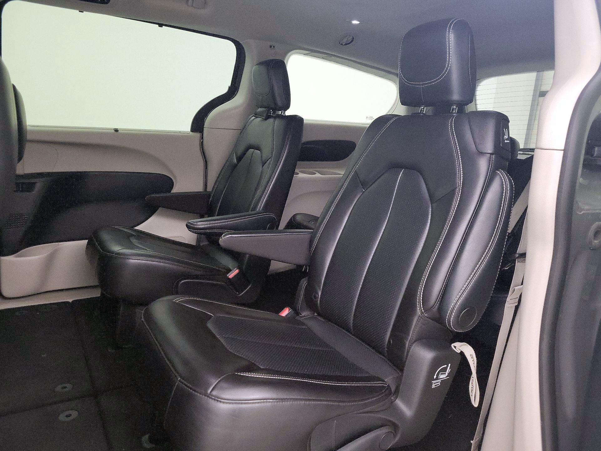 Thumbnail: 2023 Chrysler Pacifica - 19