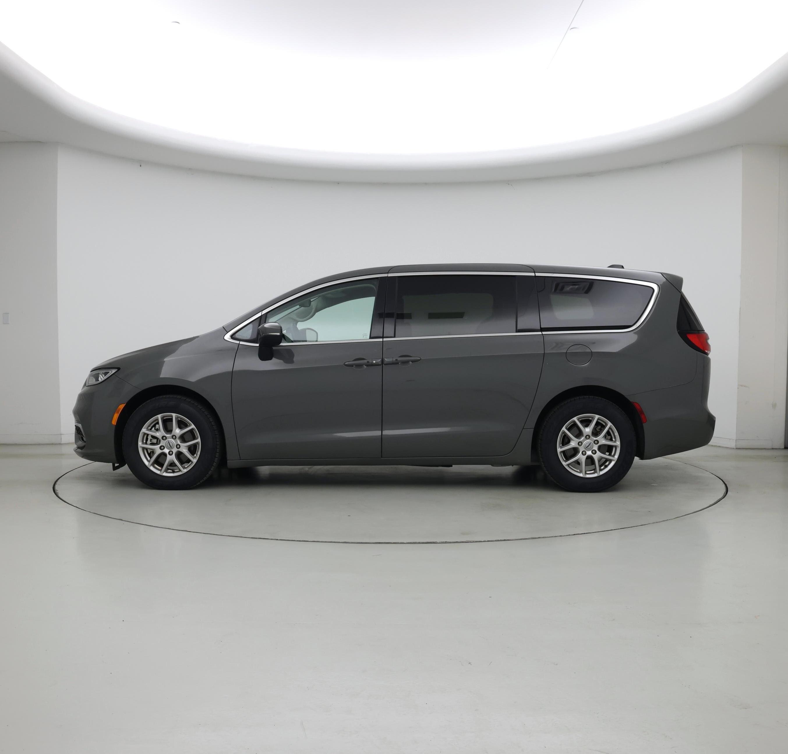 Thumbnail: 2023 Chrysler Pacifica - 3