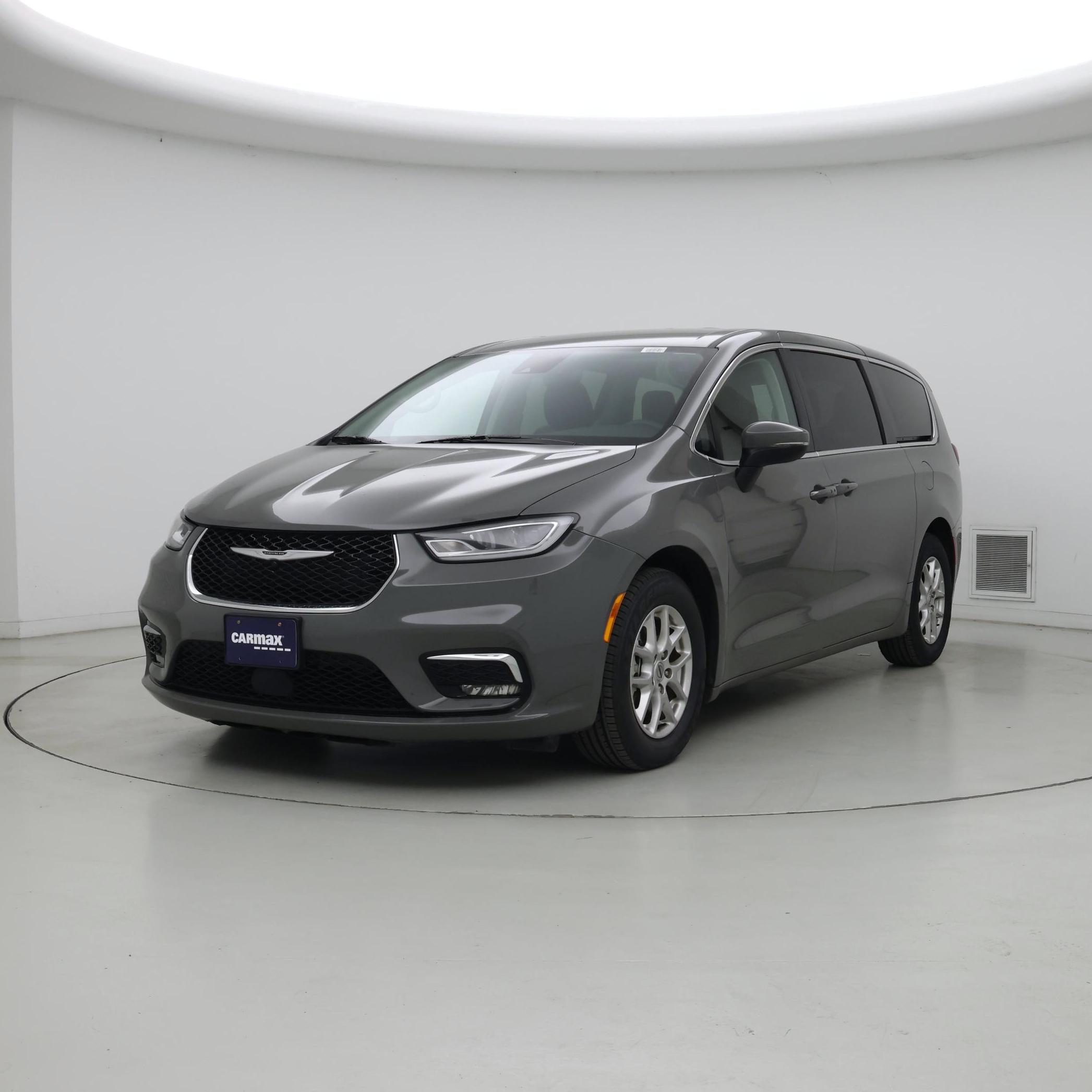 Thumbnail: 2023 Chrysler Pacifica - 4