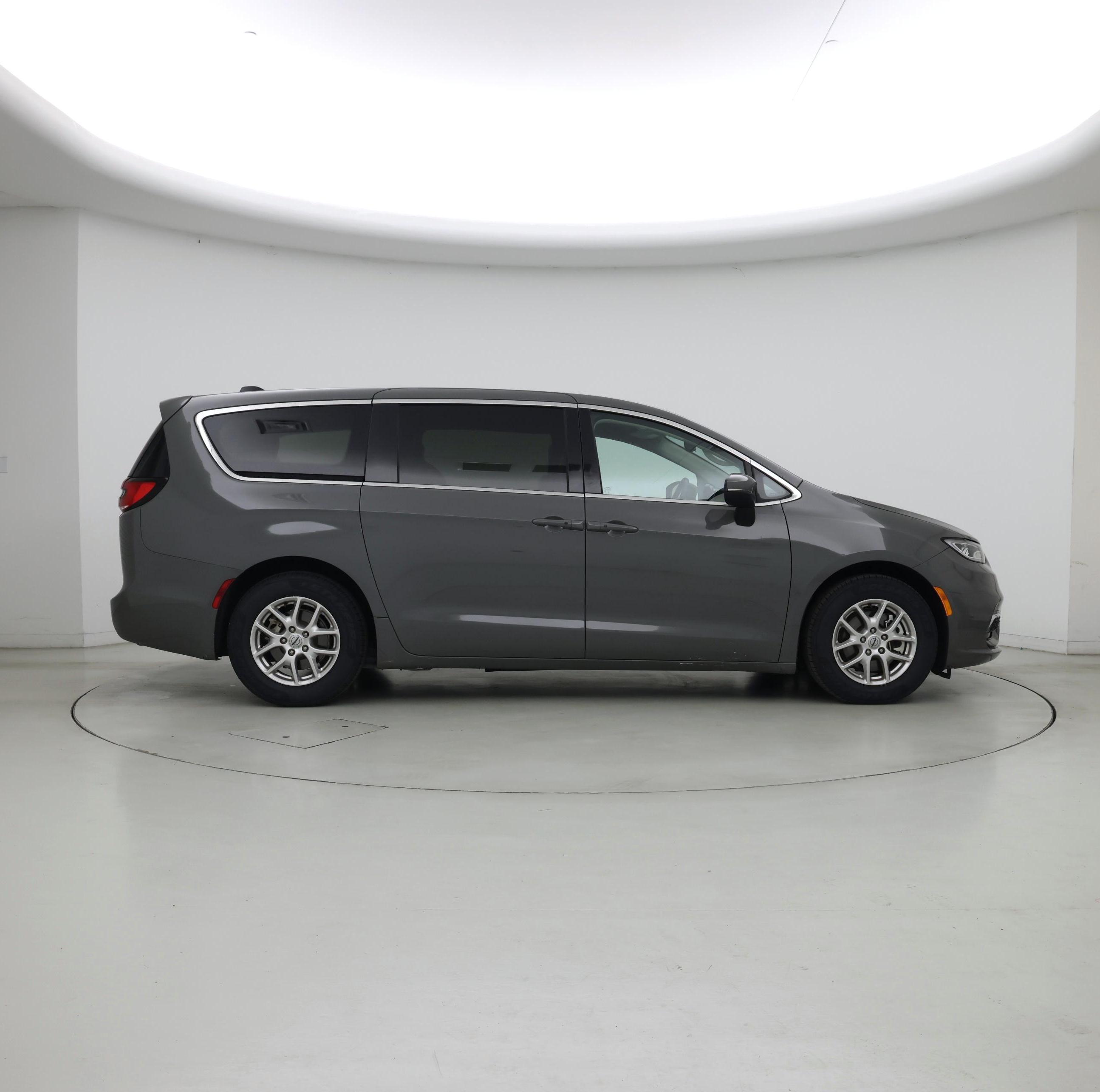 Thumbnail: 2023 Chrysler Pacifica - 7