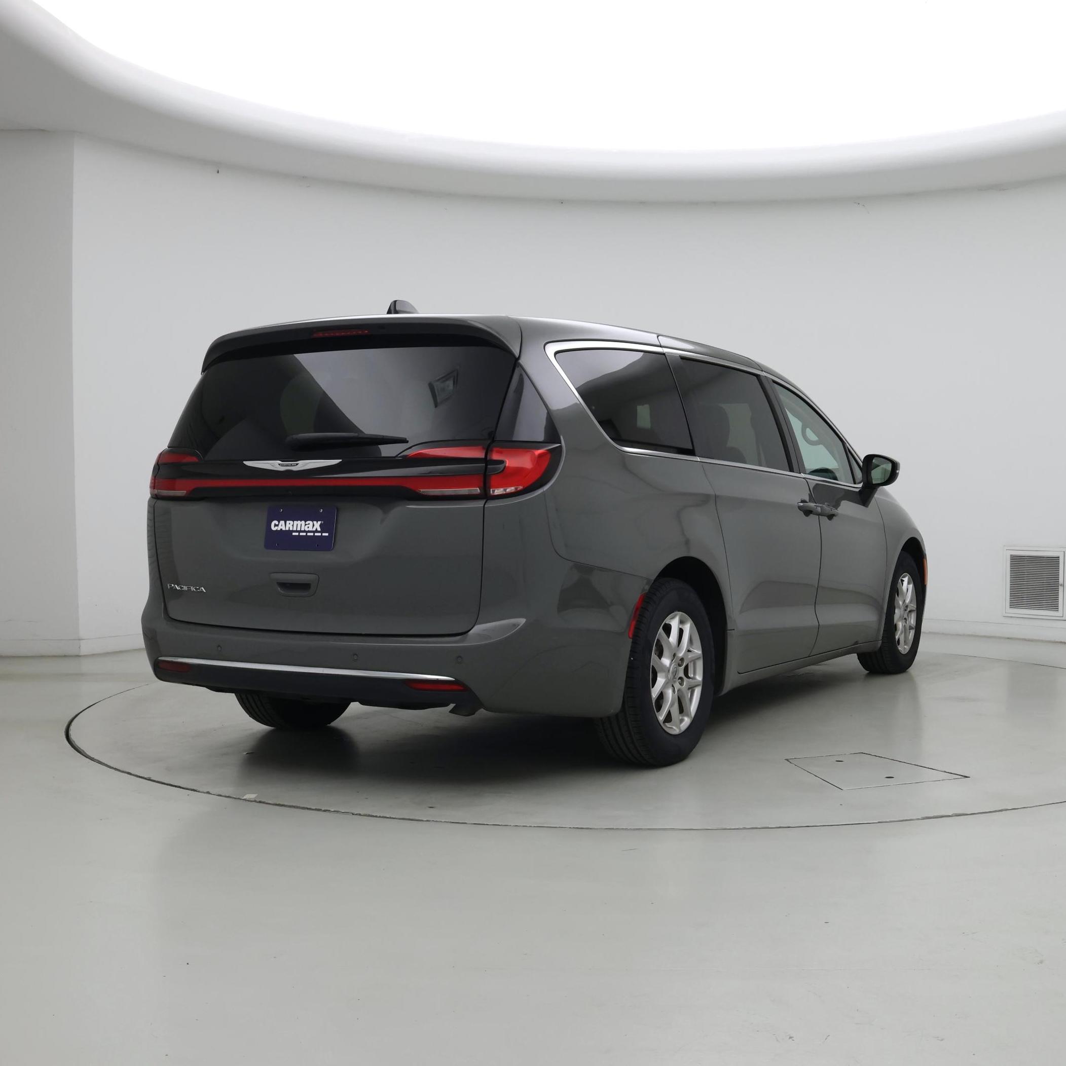 Thumbnail: 2023 Chrysler Pacifica - 8
