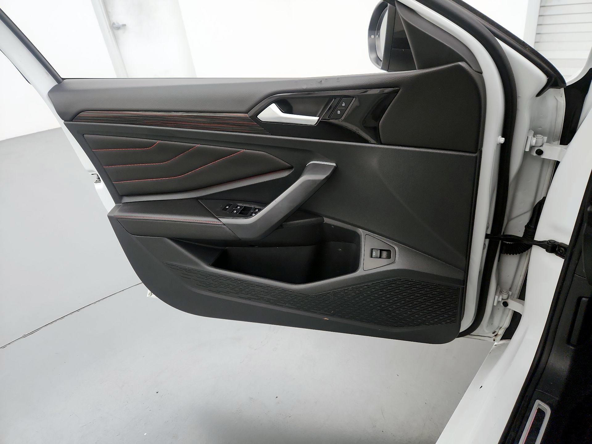 Thumbnail: 2023 Volkswagen Jetta - 12