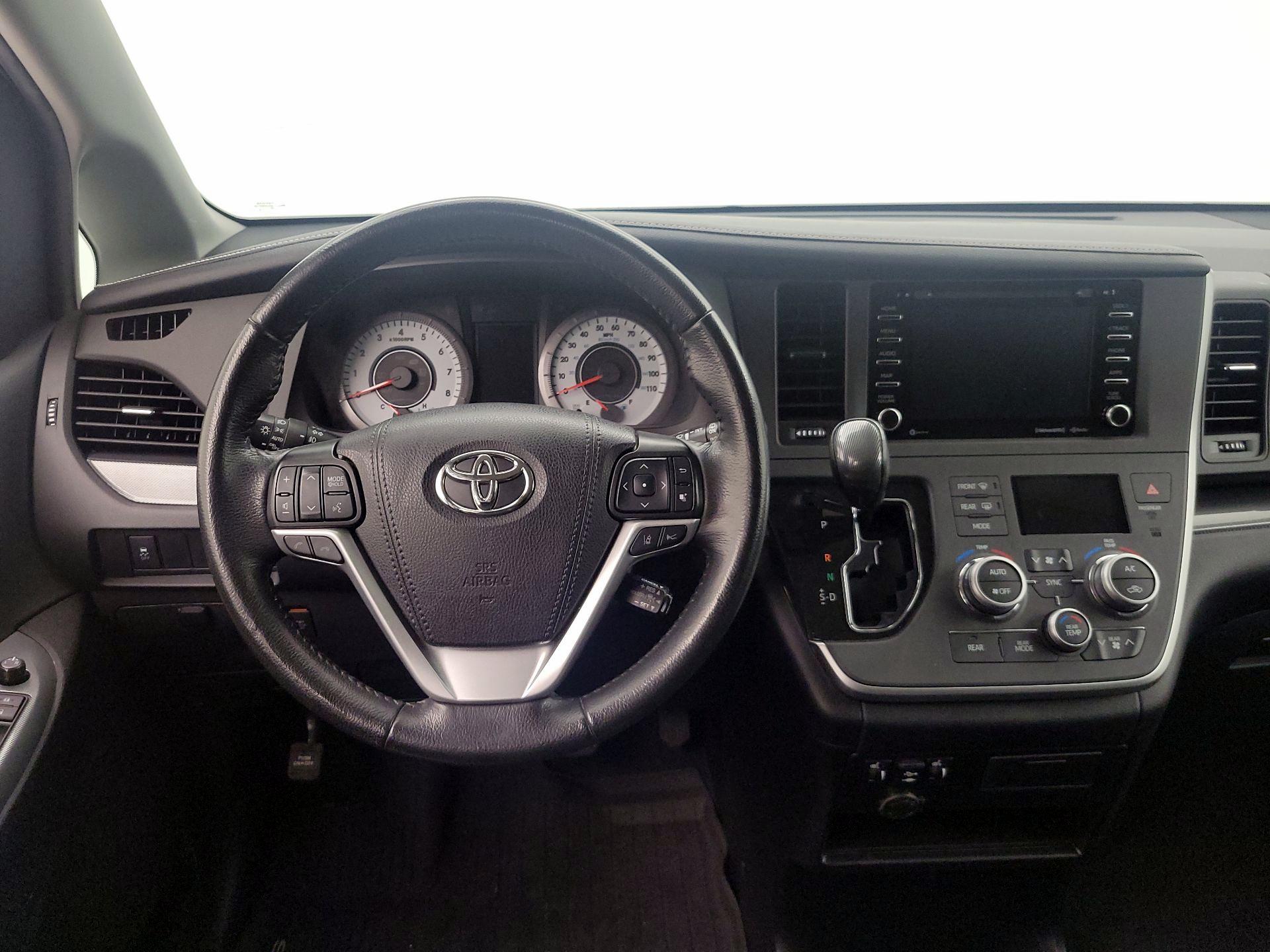 Thumbnail: 2020 Toyota Sienna - 10