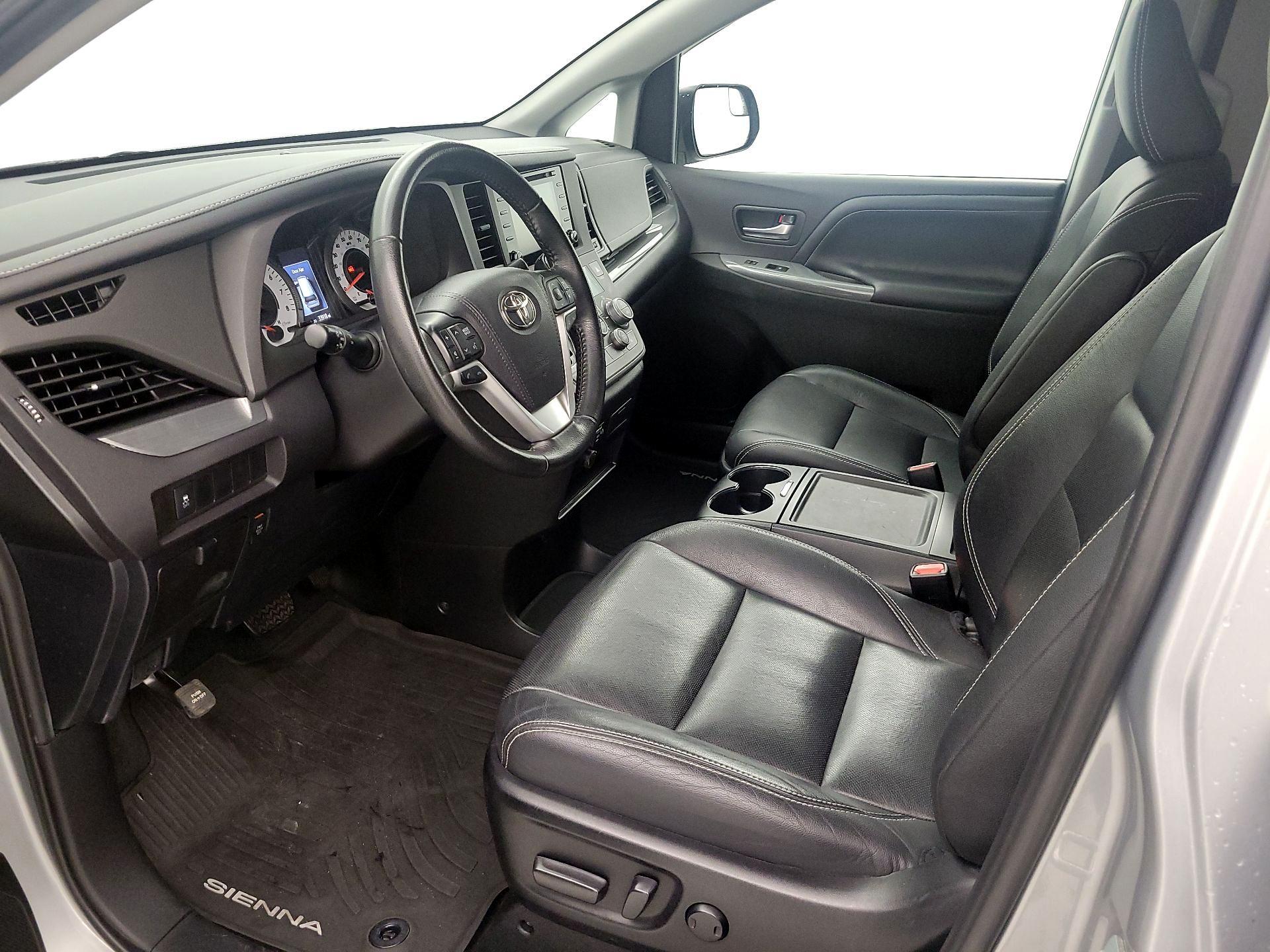Thumbnail: 2020 Toyota Sienna - 11